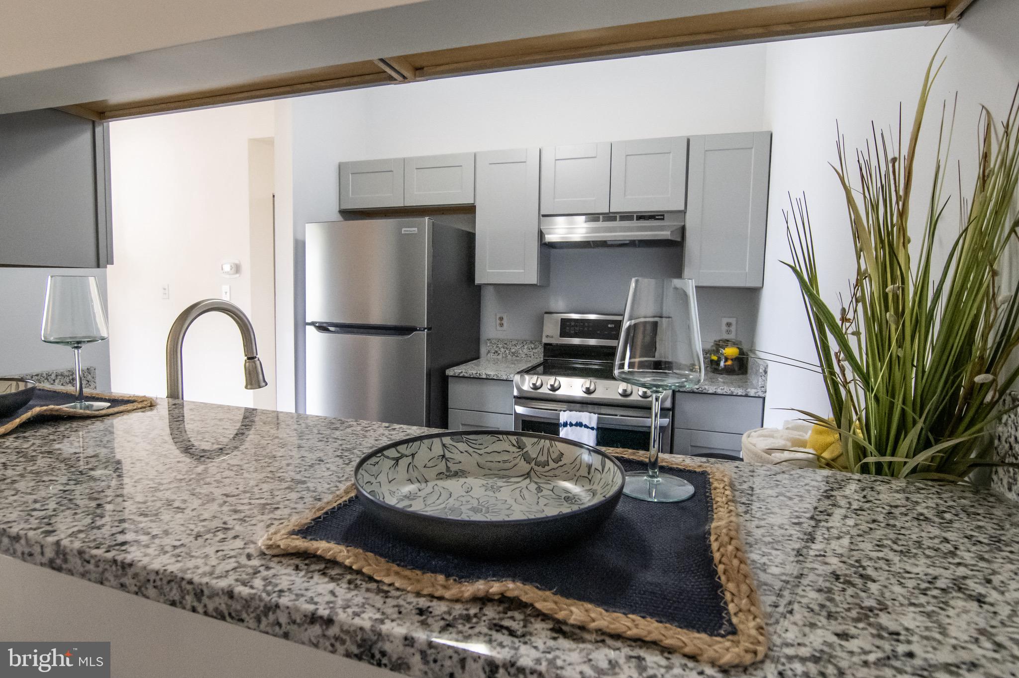 CROMWELL FOUNTAIN - Residential