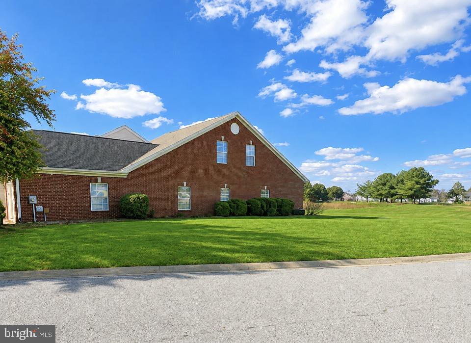 9042 EXECUTIVE CLUB DRIVE