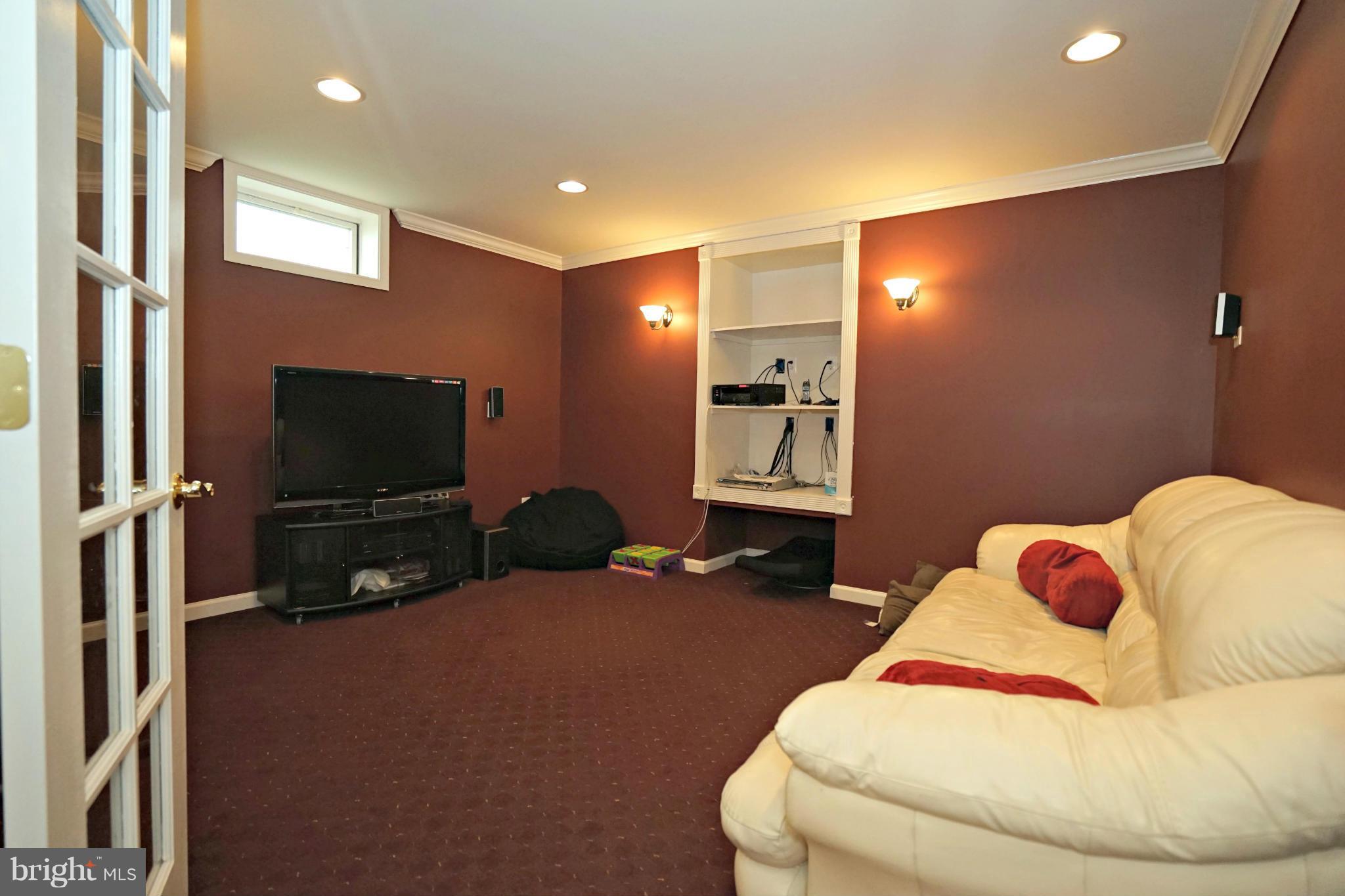 SOUTH RIDING - Residential Lease