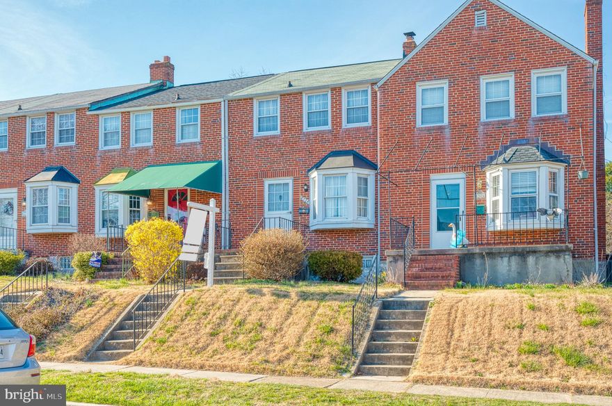 This charming traditional townhome in Knettishall features three bedrooms and one and a half baths, perfect for comfortable family living. The arched doorway leading from the living room to the dining room adds a touch of elegance and character to the space. The beautiful hardwood floors throughout the home create a warm and inviting atmosphere. The partially finished basement serves as a cozy family room, complete with an outside entrance. The fully fenced level yard provides a safe and secure space for outdoor activities, with a lovely patio area perfect for entertaining guests or relaxing with family. The front porch is a great spot to enjoy the fresh air and watch the world go by. This property is sure to impress with its classic style and comfortable living spaces. Convenient access to shops nearby in the Ravenwood shopping center!
THERE ARE MULTIPLE OFFERS AT THIS TIME! SELLER IS ASKING FOR HIGHEST AND BEST  WITH NO ESCALAUTION CLAUSES  BY SATURDAY, MARCH 25TH BEFORE 5PM!!