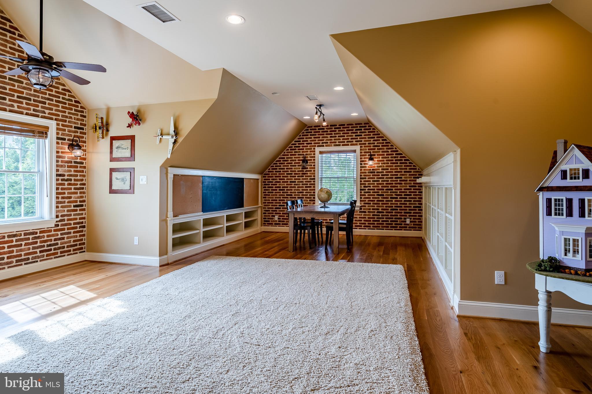 NEWLIN GREENE - Residential