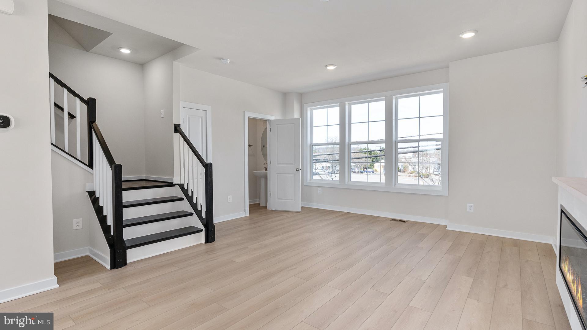 MARY'S LANDING - Residential