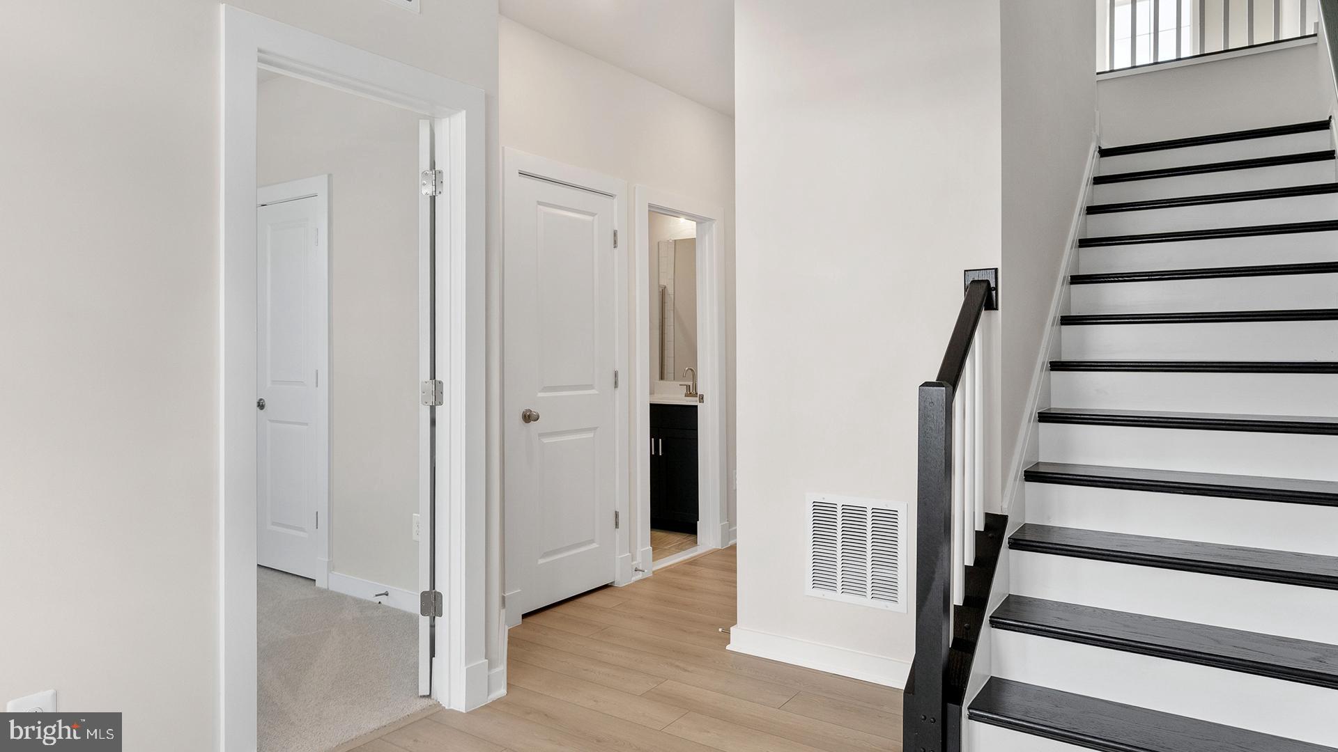 MARY'S LANDING - Residential