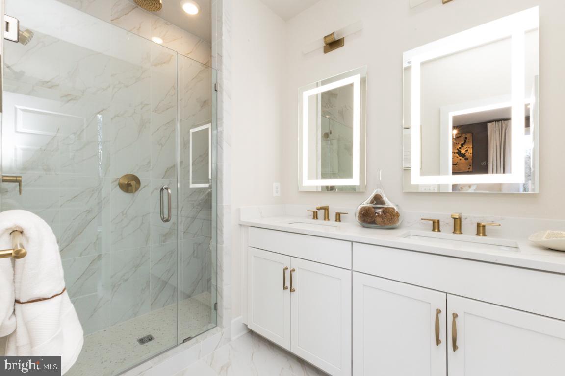 SUNSET STATION - Residential