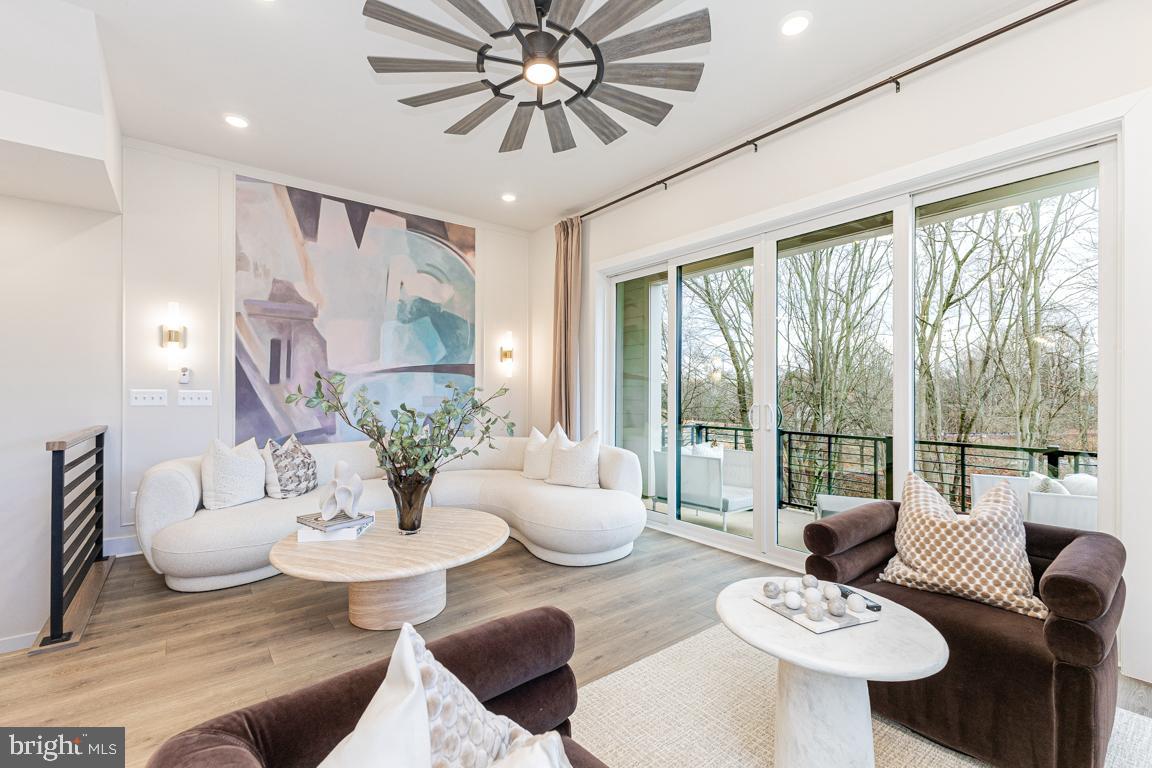 SUNSET STATION - Residential