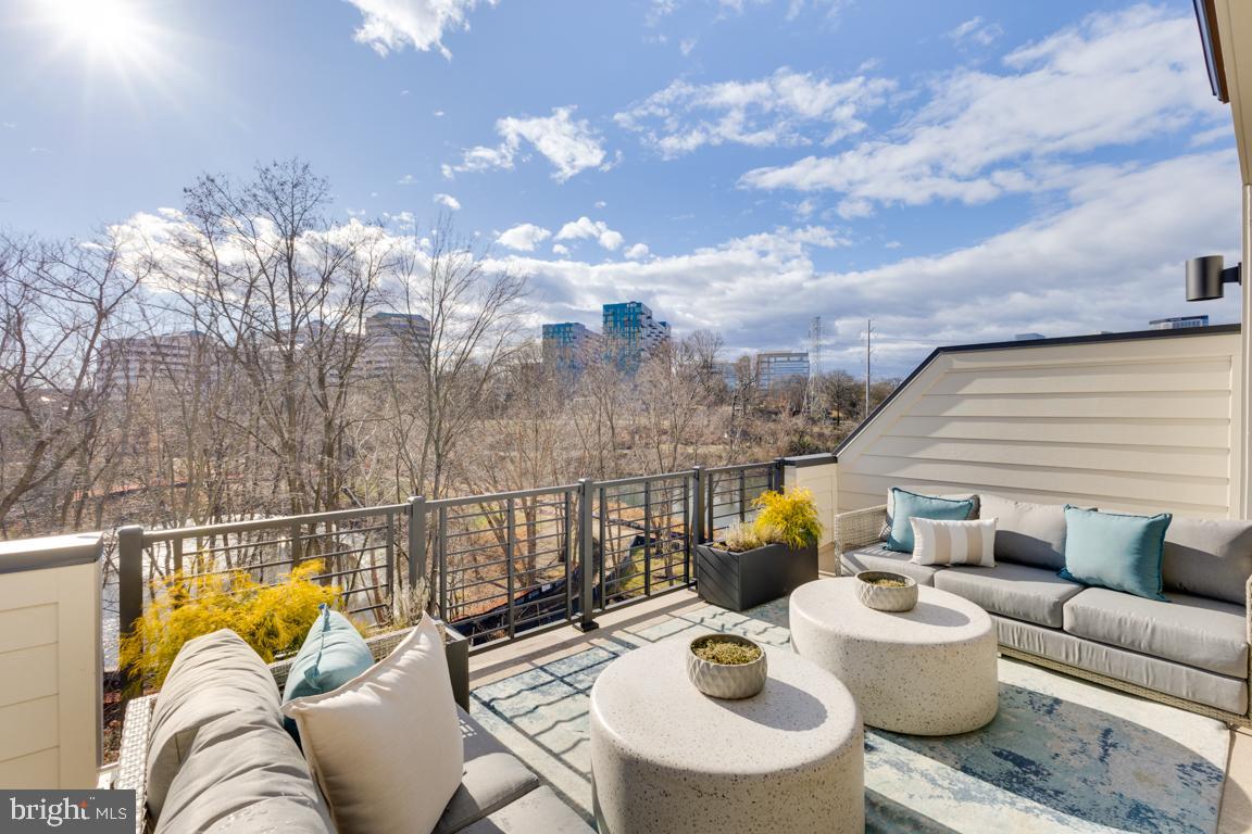 SUNSET STATION - Residential