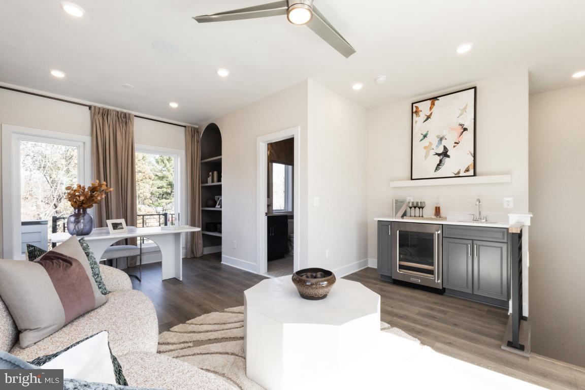 SUNSET STATION - Residential