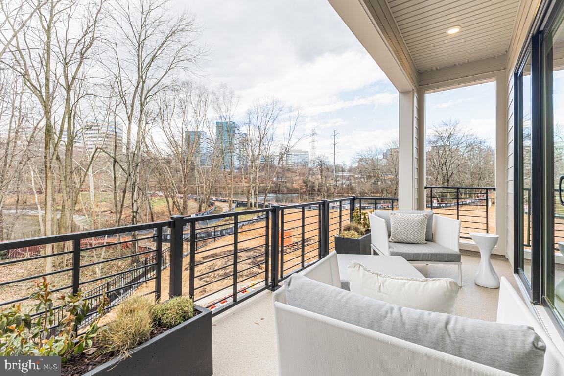 SUNSET STATION - Residential