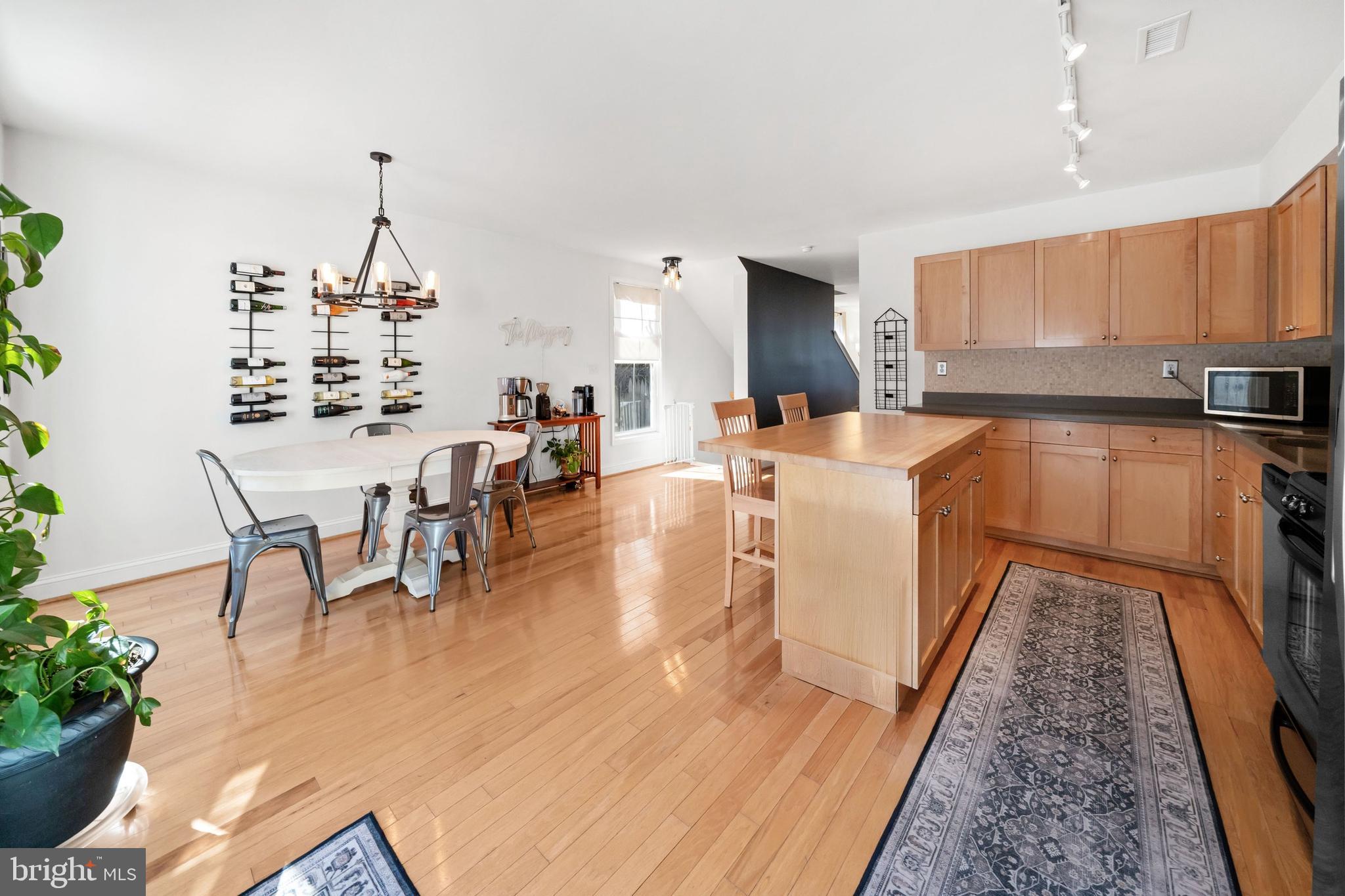 ROXBOROUGH - Residential