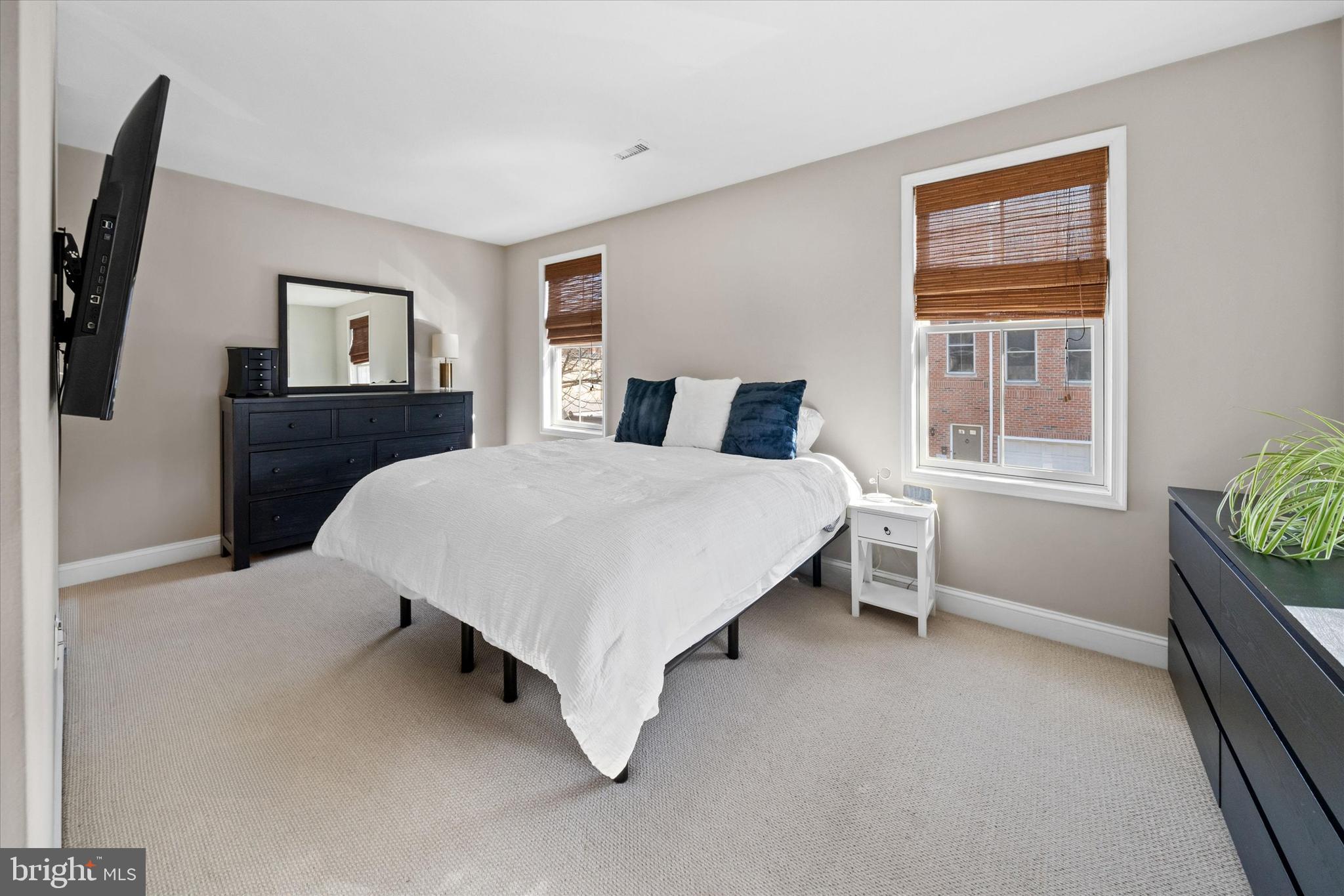 ROXBOROUGH - Residential