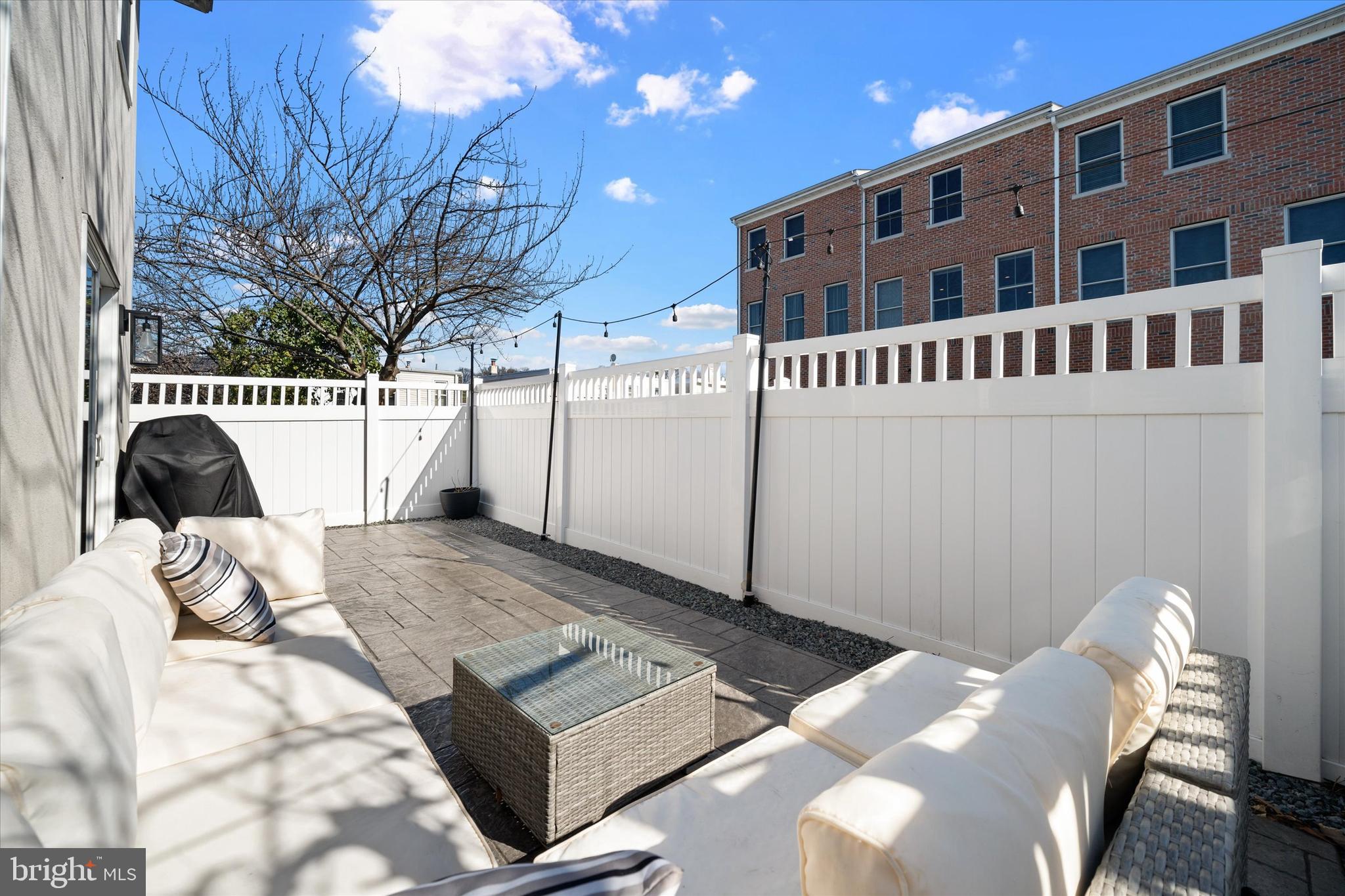 ROXBOROUGH - Residential