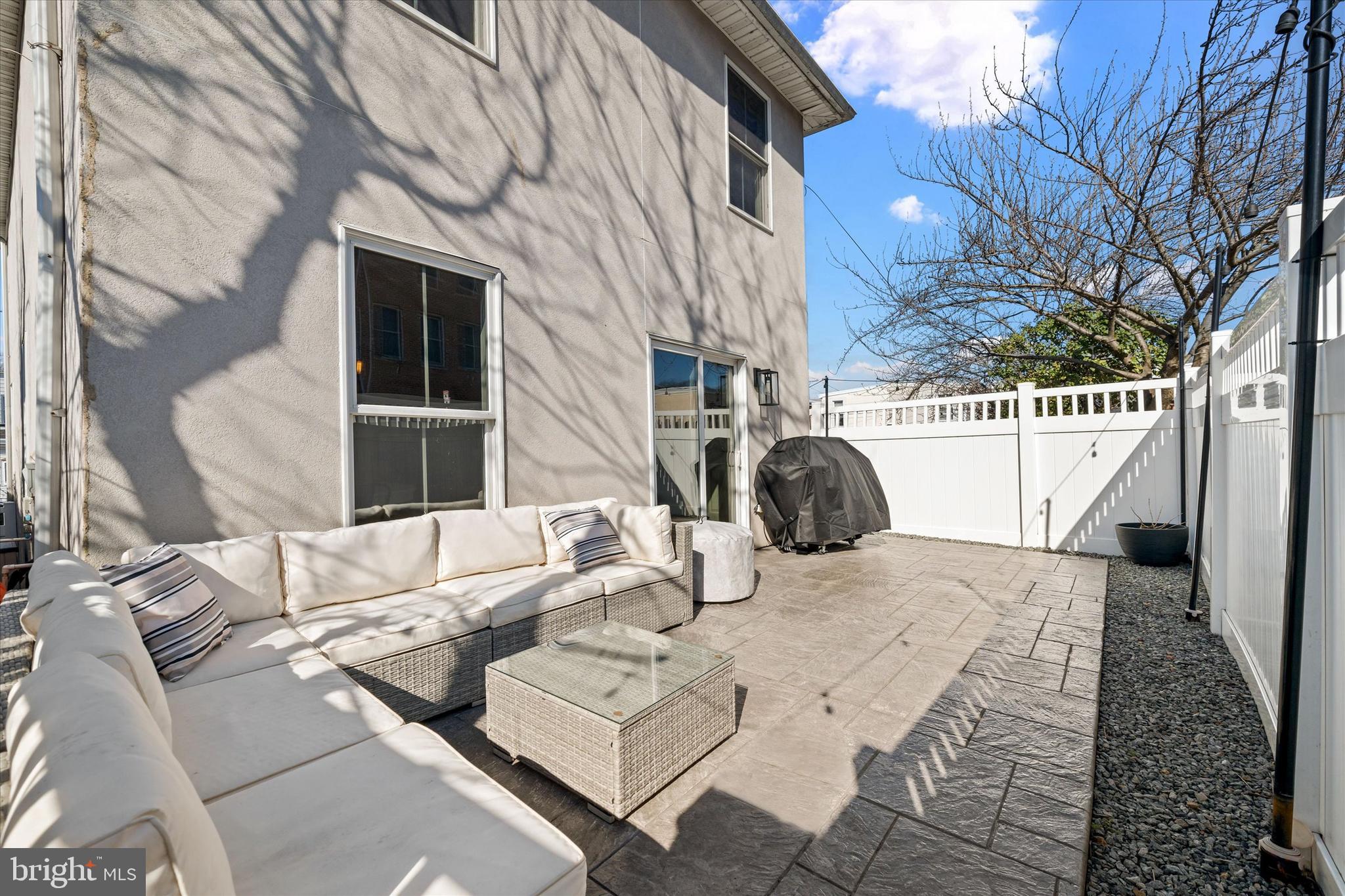 ROXBOROUGH - Residential