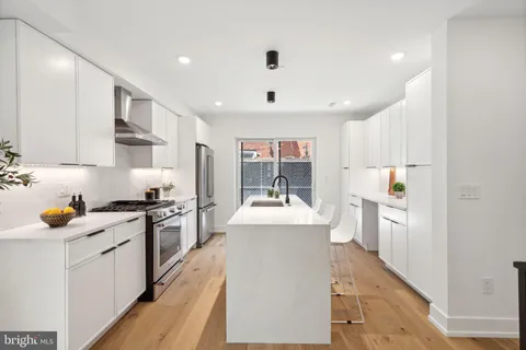 2035 Waverly Street Unit 3, Philadelphia, PA MLS: PAPH2450736