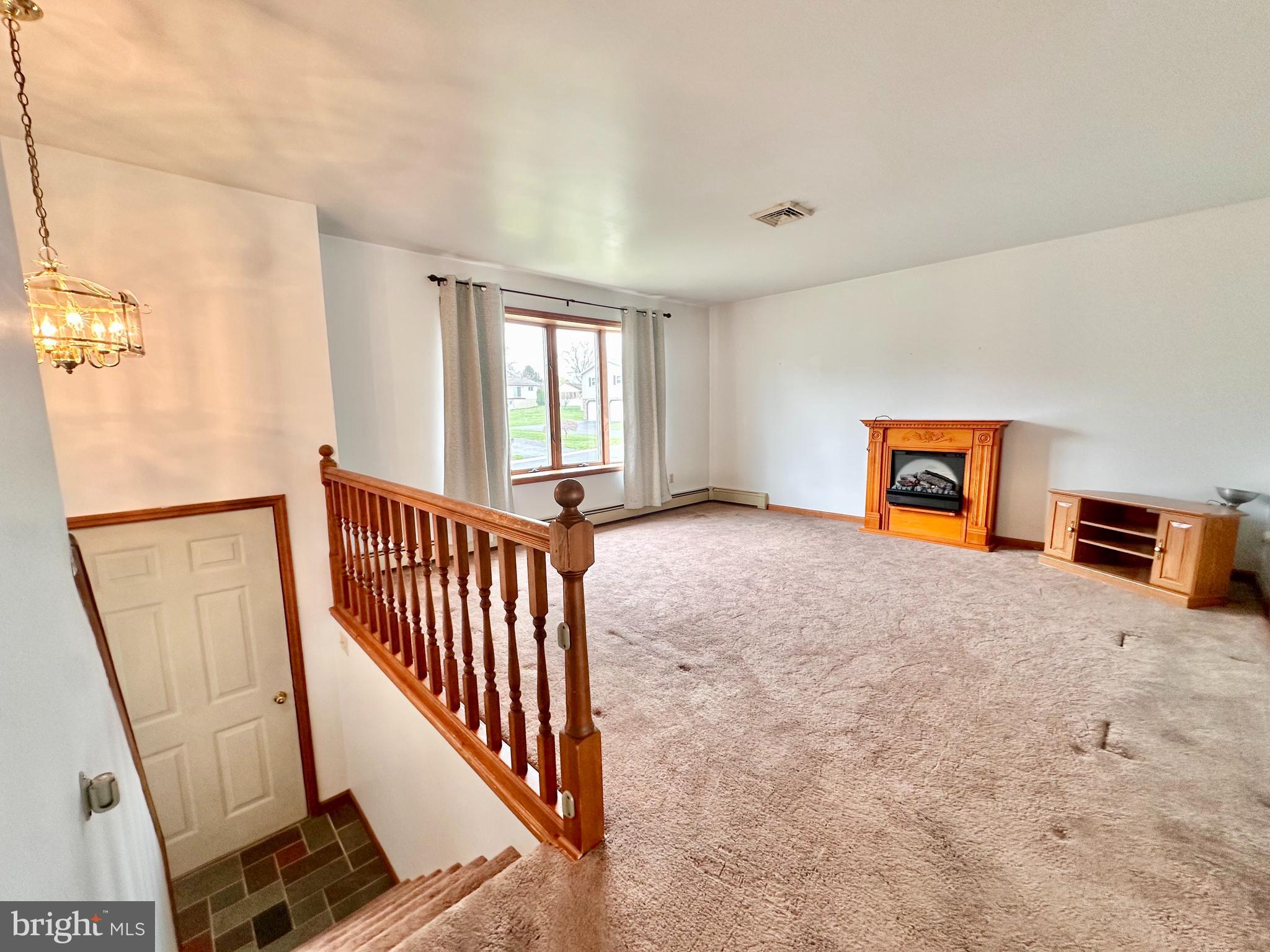 904 SYCAMORE LANE