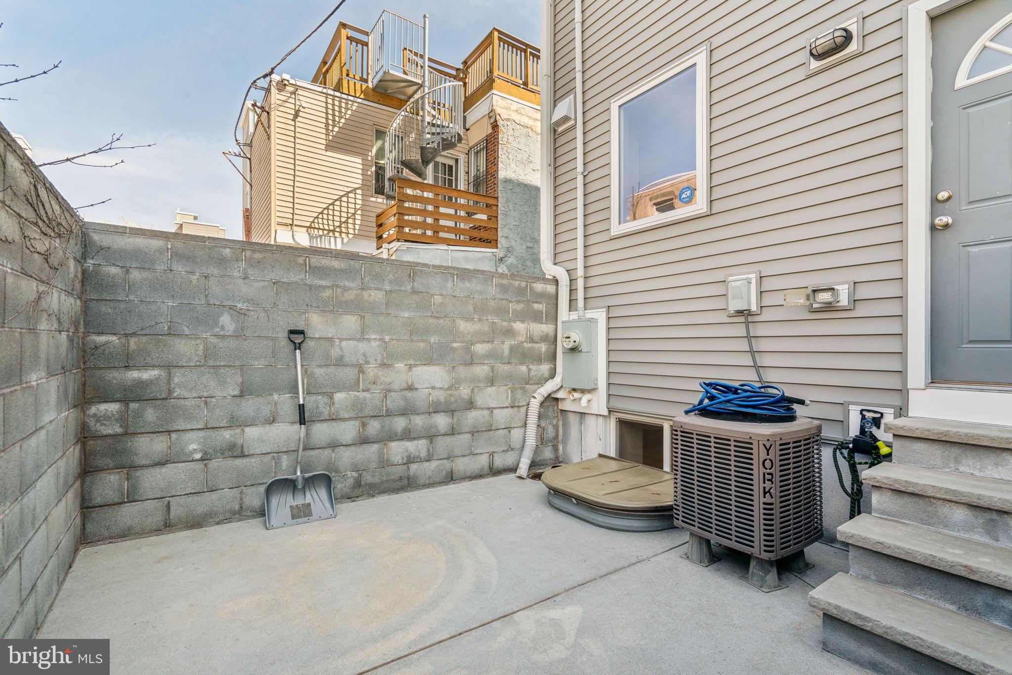 POINT BREEZE - Residential