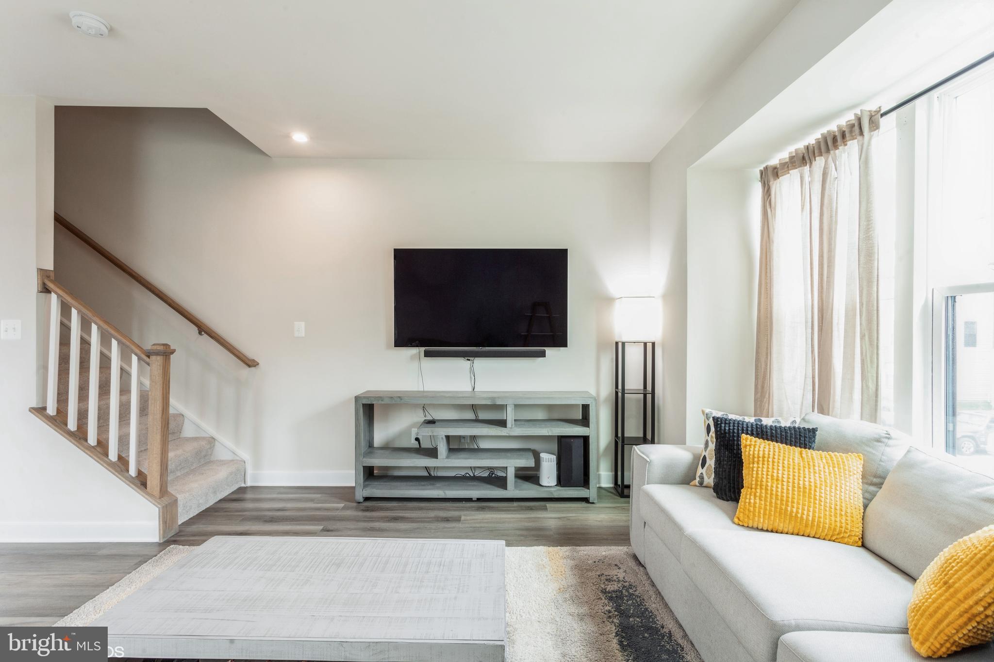 TANYARD SHORES - Residential Lease