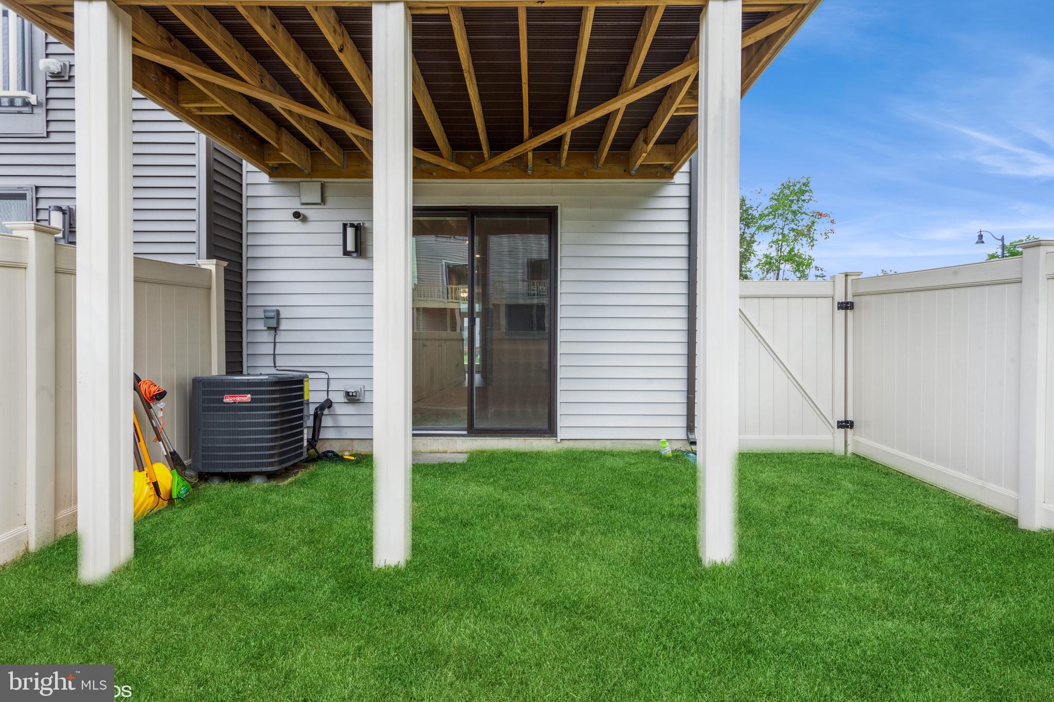 TANYARD SHORES - Residential Lease