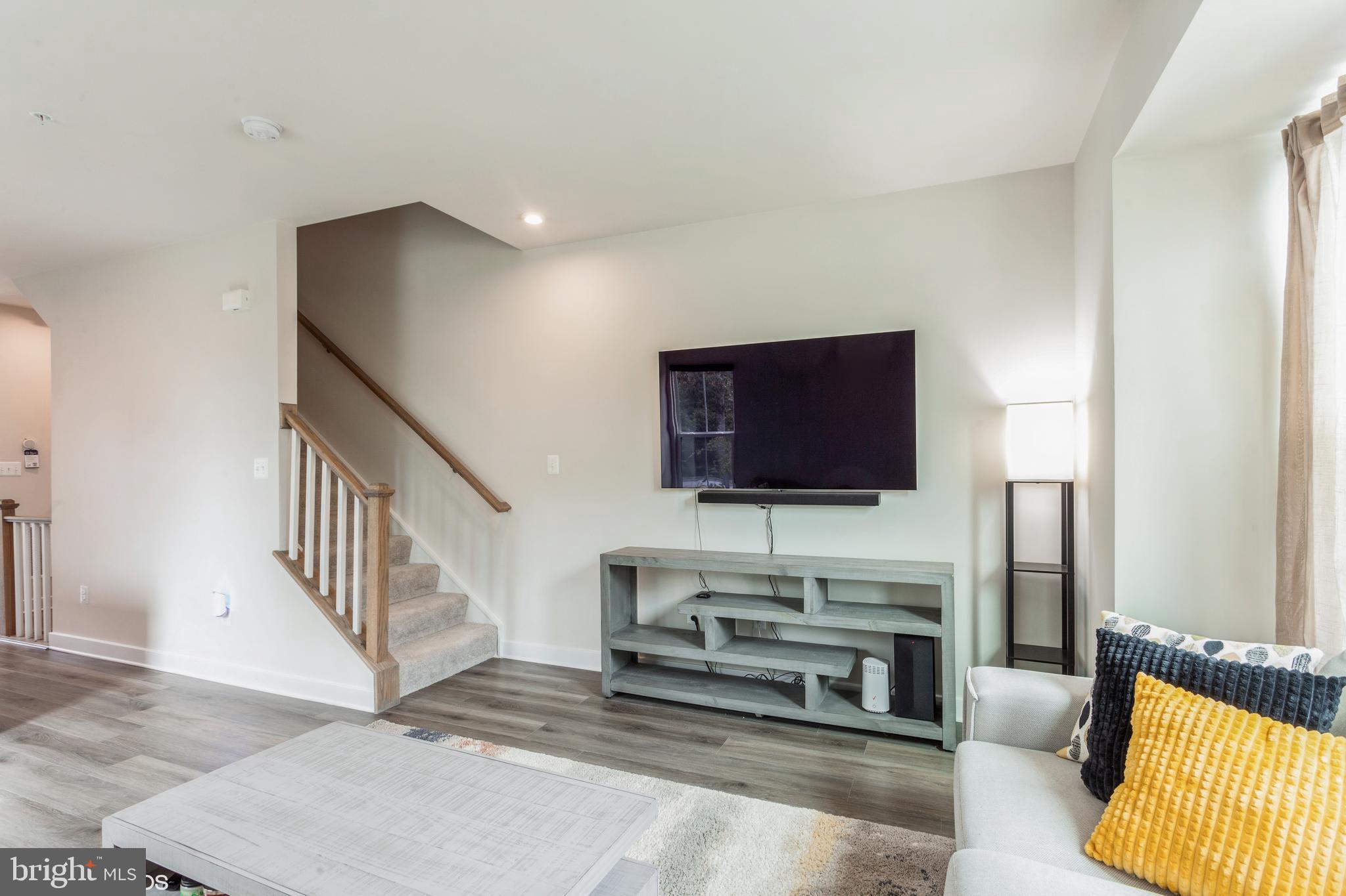 TANYARD SHORES - Residential Lease