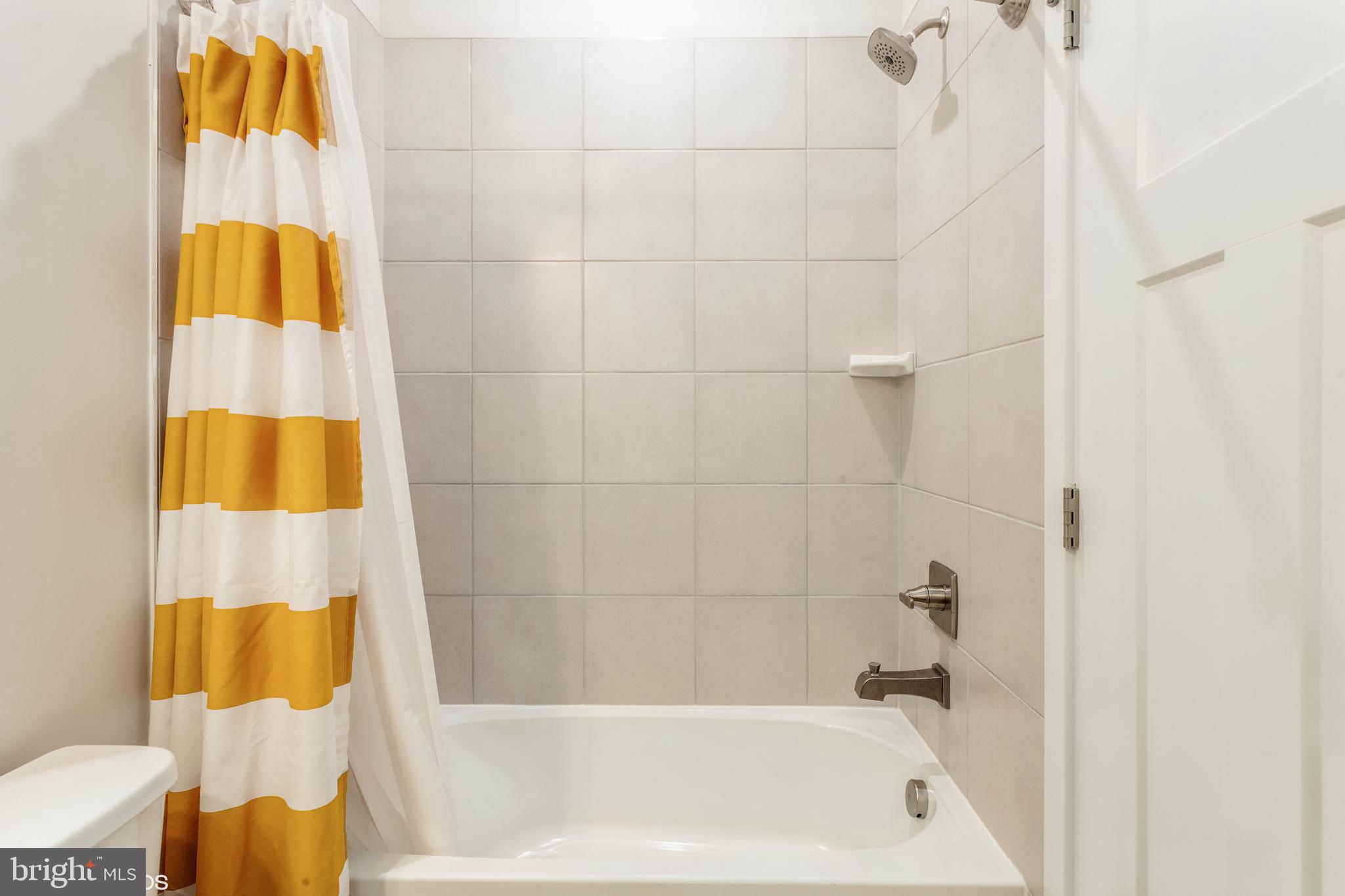 TANYARD SHORES - Residential Lease