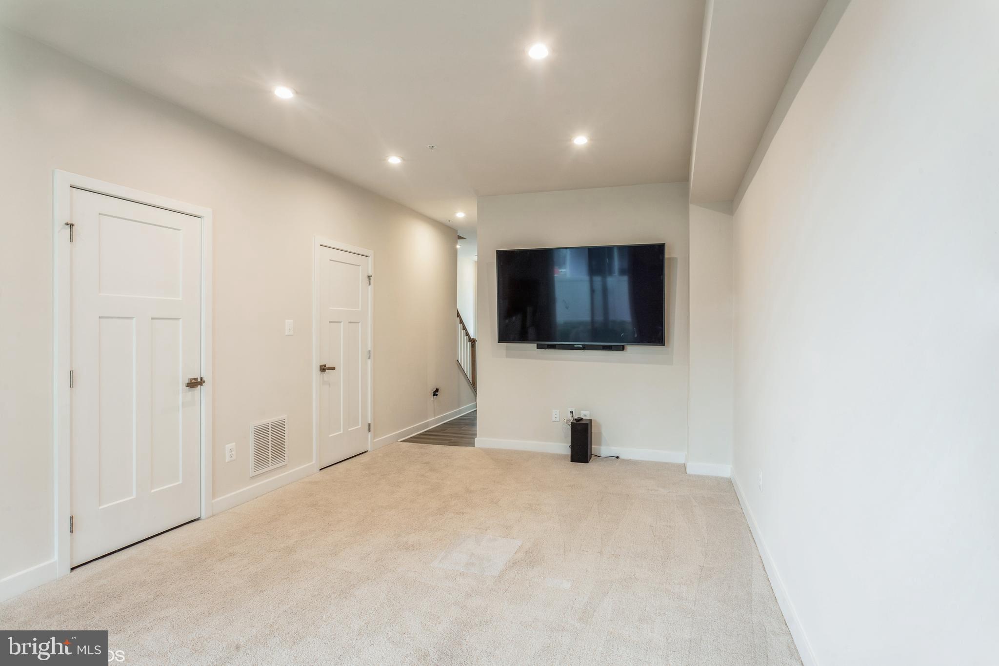 TANYARD SHORES - Residential Lease