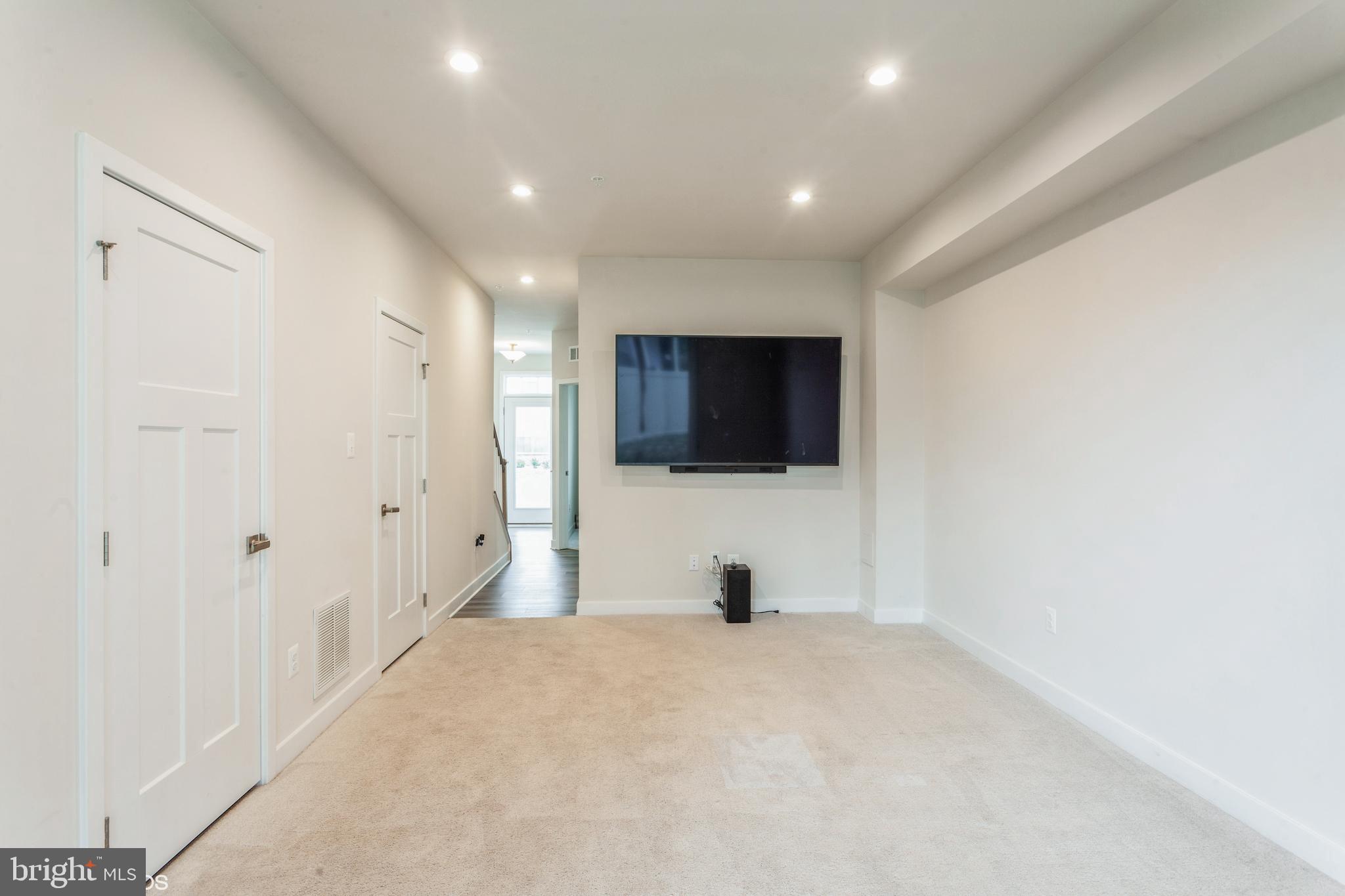 TANYARD SHORES - Residential Lease