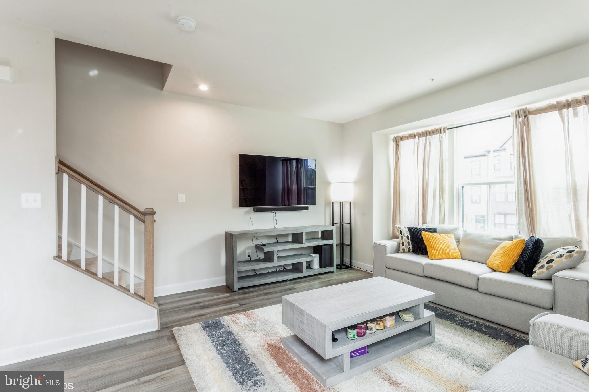 TANYARD SHORES - Residential Lease