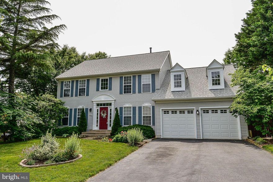 Gorgeous Colonial on cul de sac in PRISTINE condition! Wood Floors on main level, New Carpet! Gourmet kitchen w/ Island, Granite counters and SS appliances, Breakfast nook and family room w/ vaulted ceiling and Library on first floor, Master w/ walk in closet and luxury bath, Finished Walk Up lower level with recreational room and full bath. Deck and fully fenced! New Roof! Move in Ready!