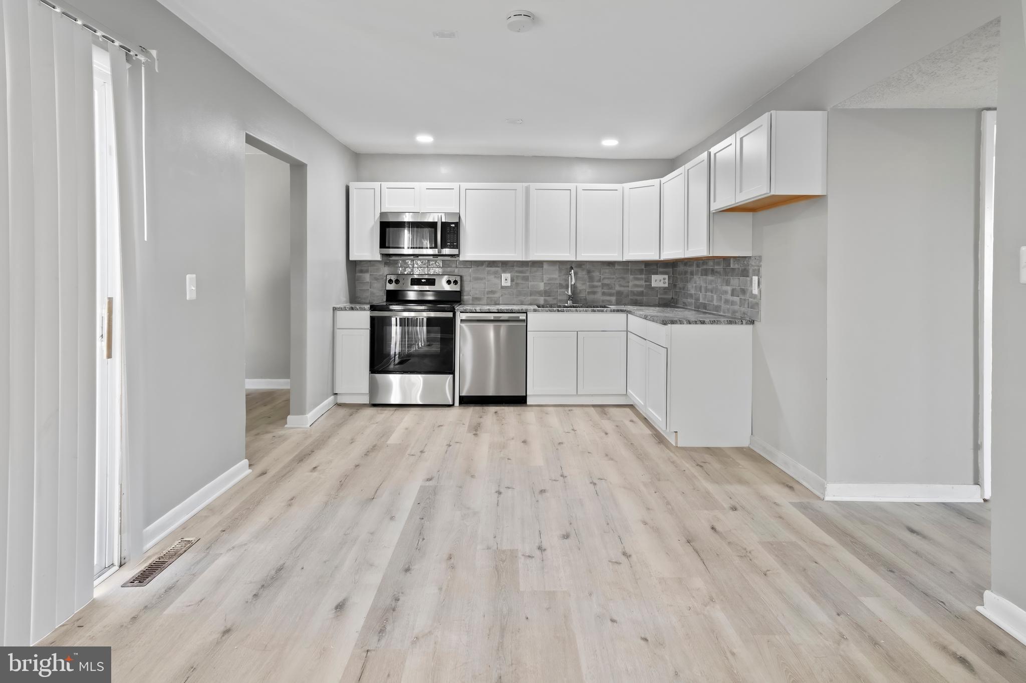 HARFORD SQUARE - Residential Lease