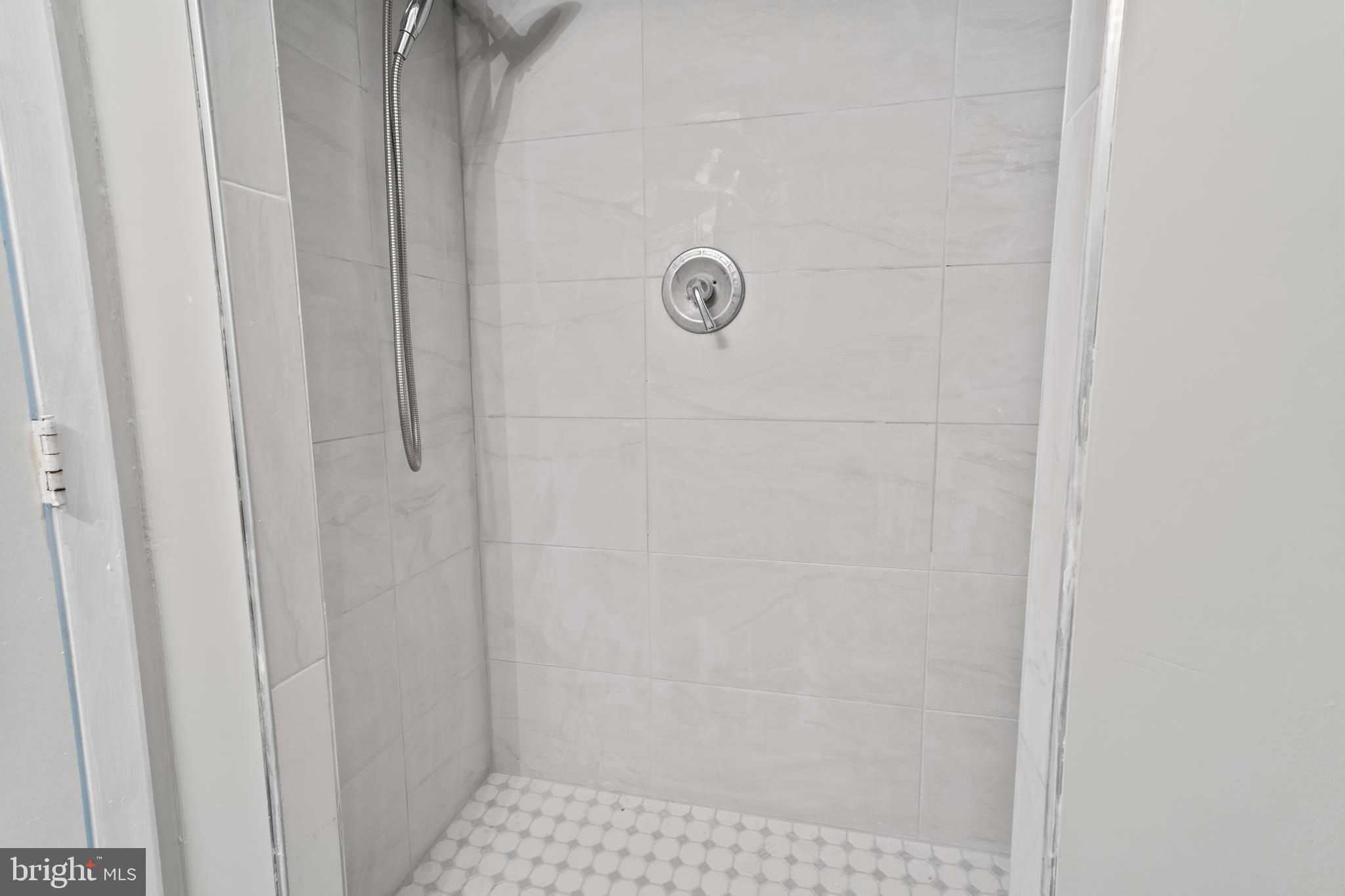 HARFORD SQUARE - Residential Lease