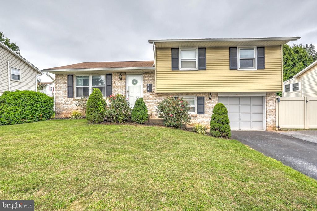 Photo of 347 Jeff Avenue, EPHRATA, PA 17522 (MLS # PALA2039308)