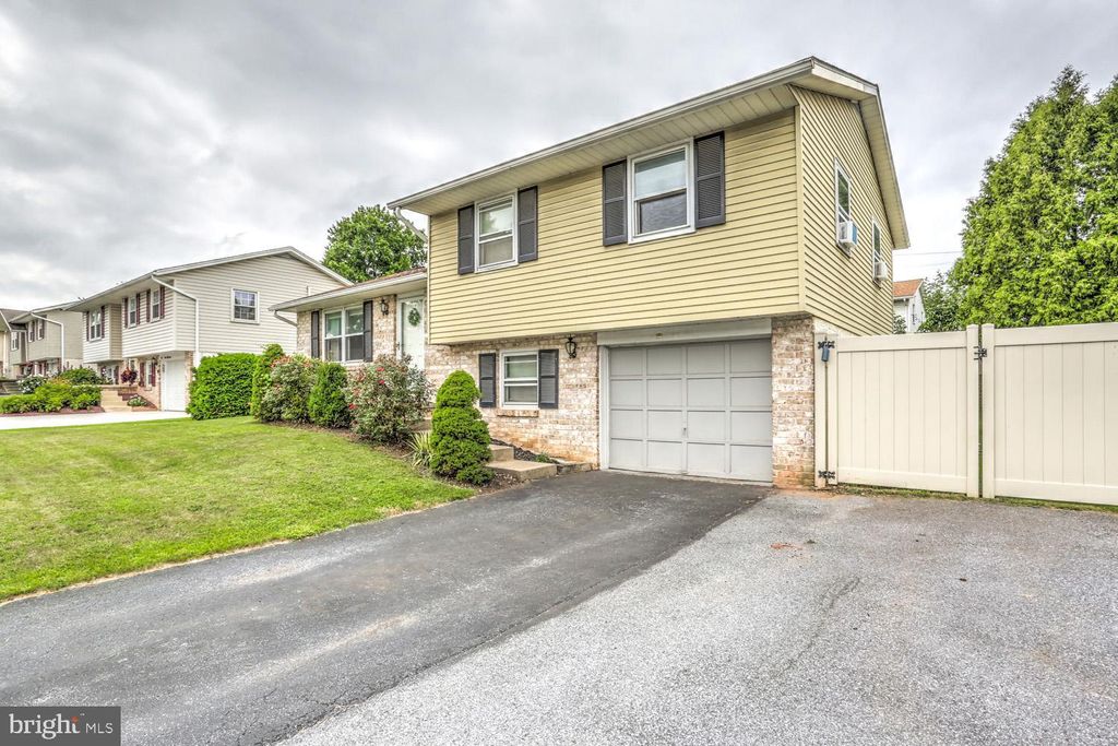 Photo of 347 Jeff Avenue, EPHRATA, PA 17522 (MLS # PALA2039308)