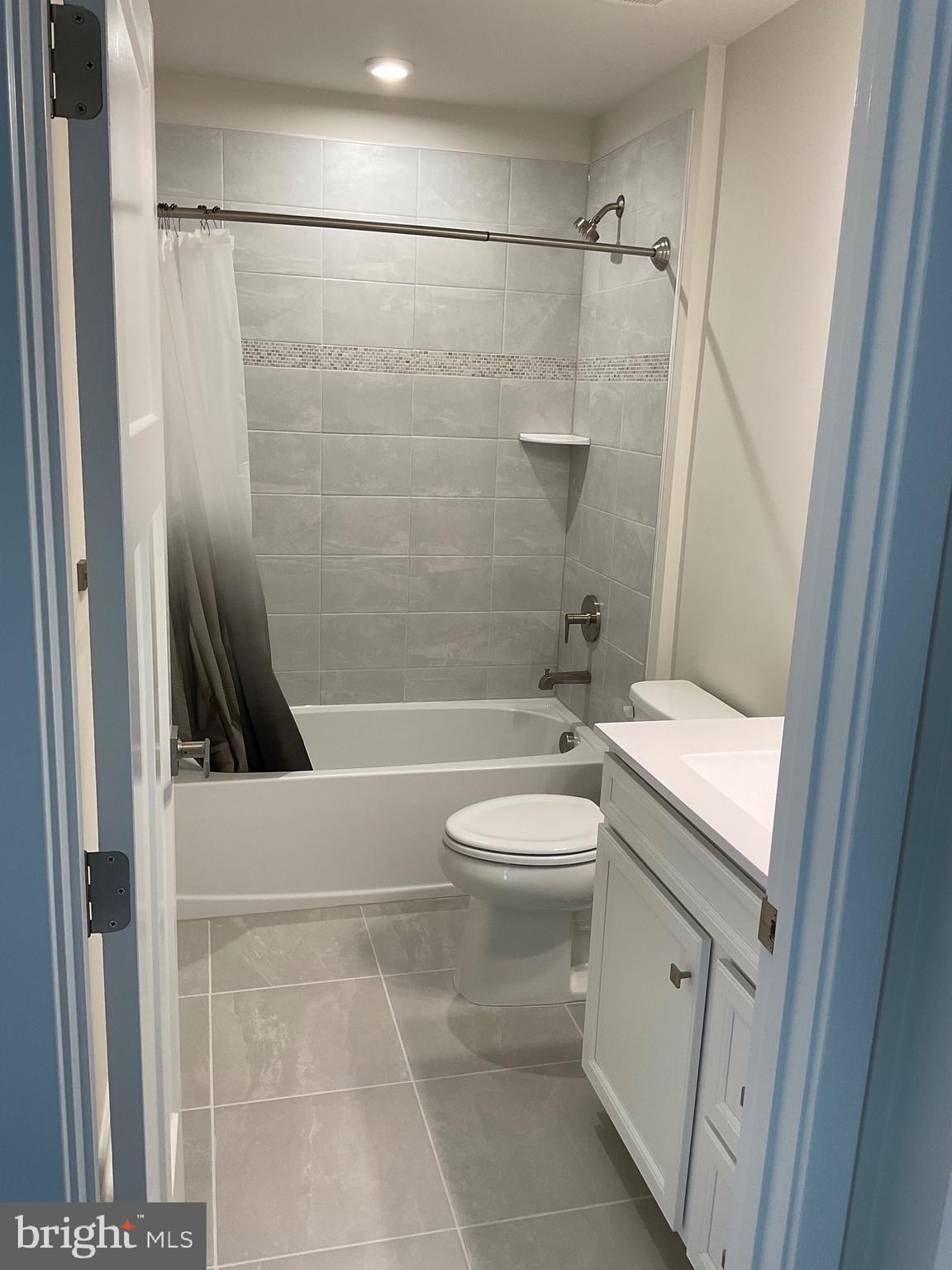 ALEXANDER'S CROSSING - Residential Lease