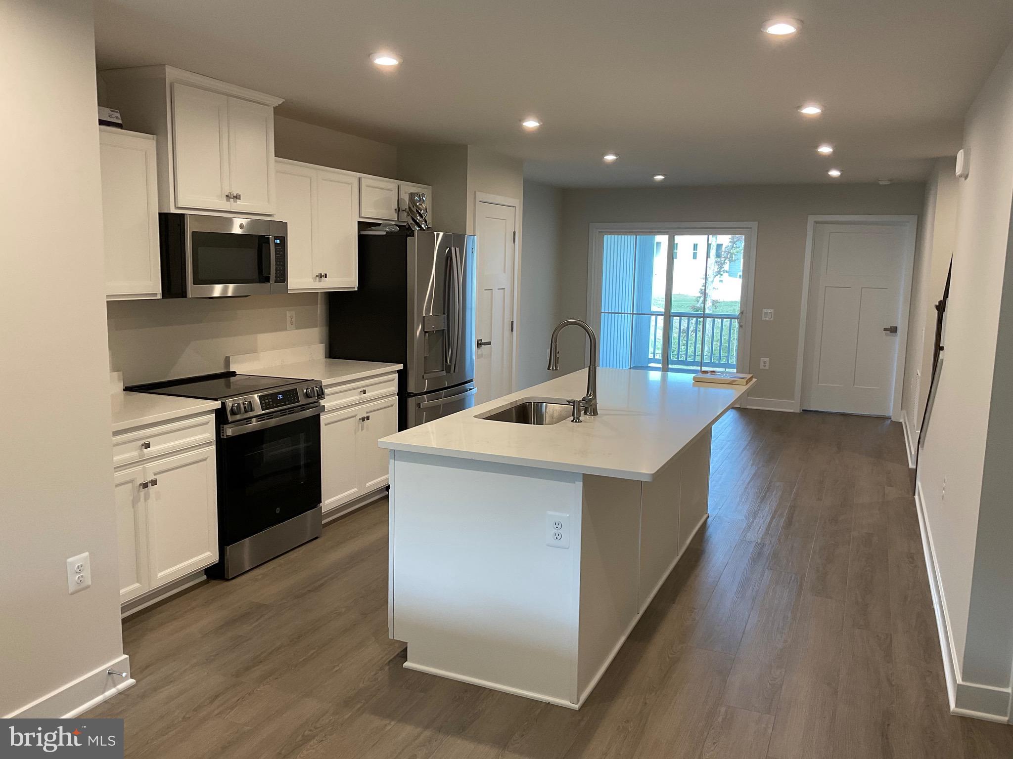 ALEXANDER'S CROSSING - Residential Lease