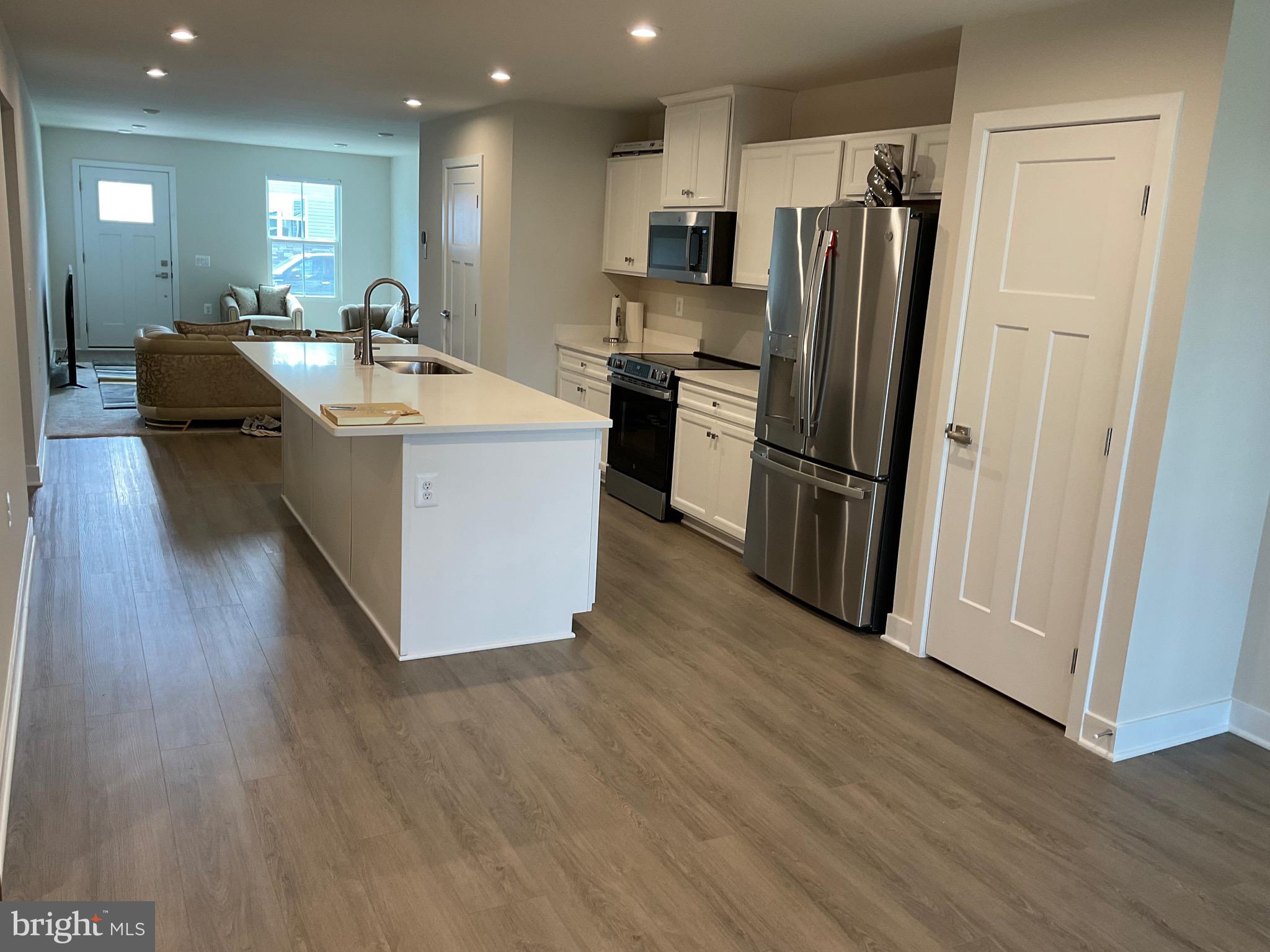 ALEXANDER'S CROSSING - Residential Lease