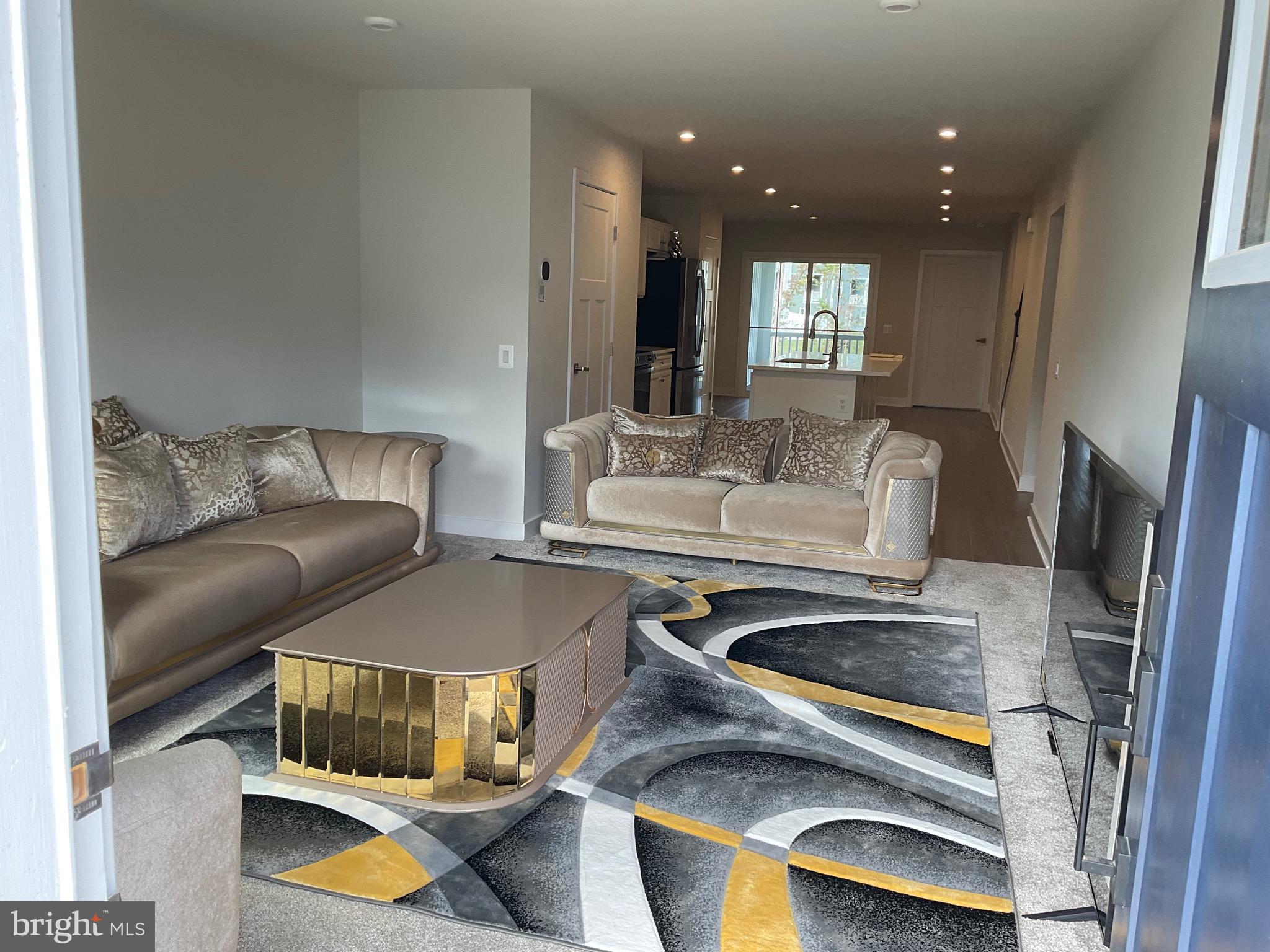 ALEXANDER'S CROSSING - Residential Lease