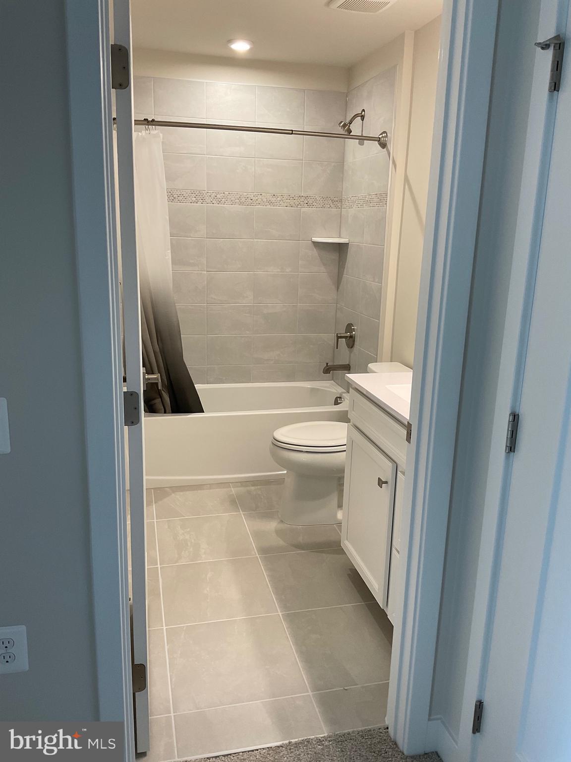 ALEXANDER'S CROSSING - Residential Lease