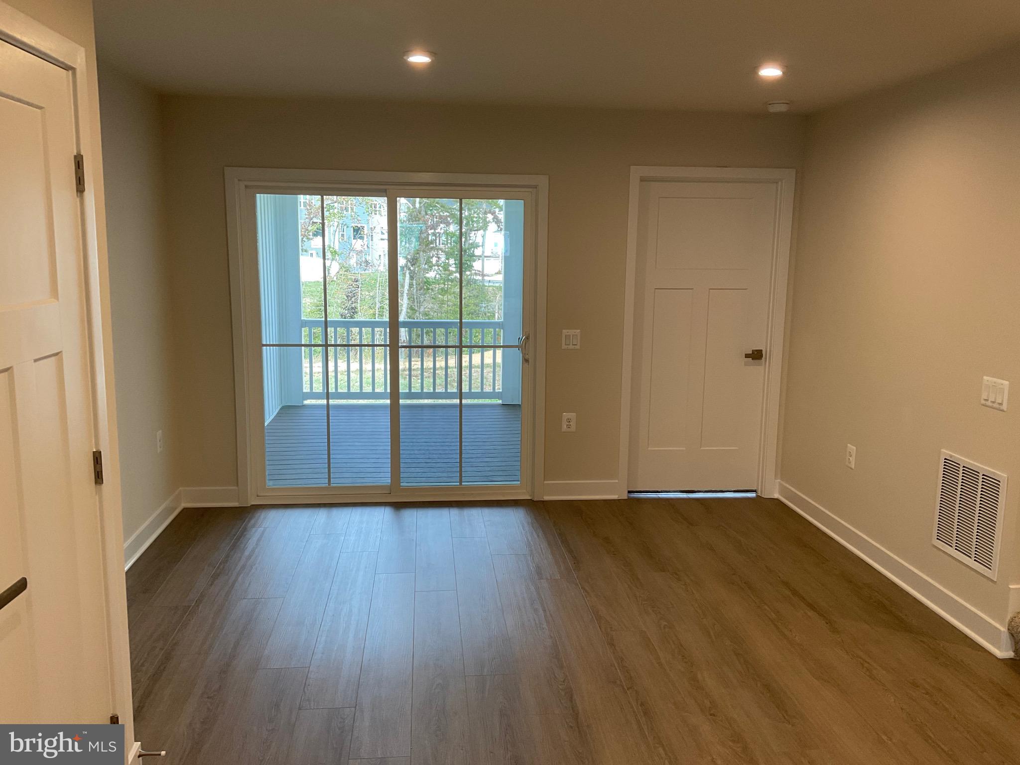 ALEXANDER'S CROSSING - Residential Lease