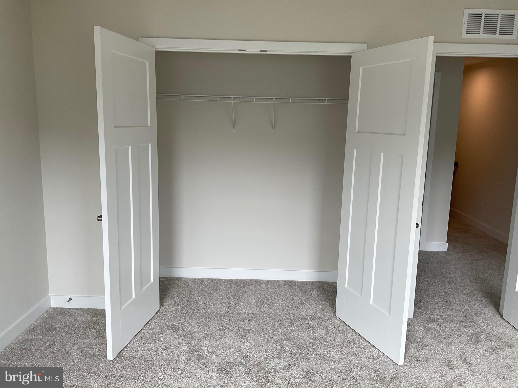 ALEXANDER'S CROSSING - Residential Lease