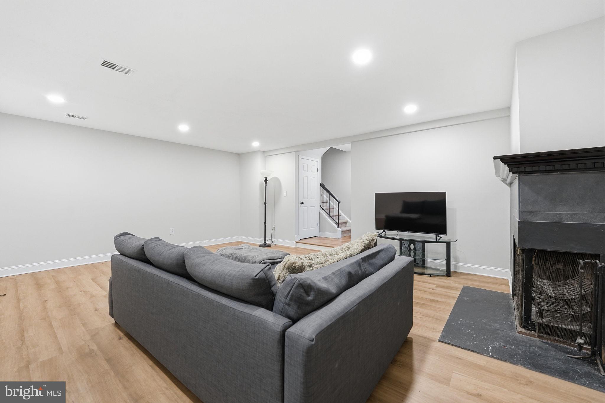 WOODLYNNE COMMUNITY - Residential