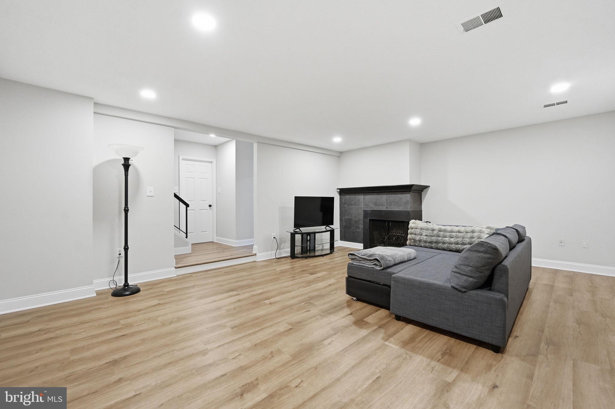 WOODLYNNE COMMUNITY - Residential