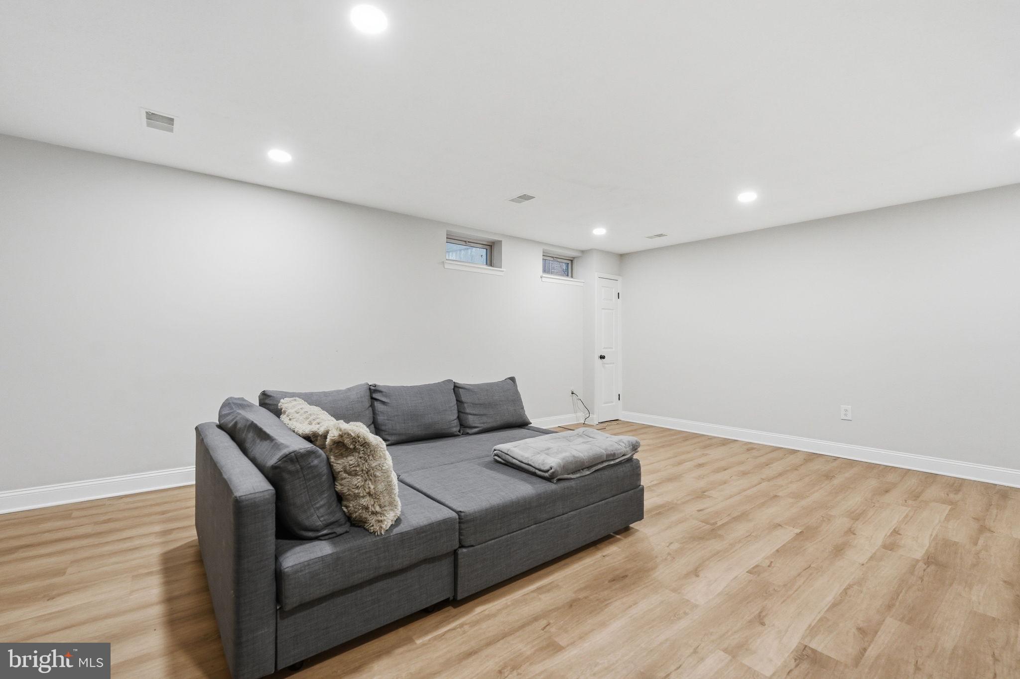 WOODLYNNE COMMUNITY - Residential