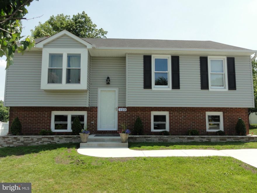 ALL UPDATED IN PAST 2 MONTHS: NEW KITCHEN, REMODELED BATHS, NEW CARPETING THROUGHOUT MAIN LEVEL!!  SHARP HOME INSIDE AND OUT!! ROOF AND HEAT PUMP NEW IN 2008!  200 AMP ELECTRIC SERVICE! FULLY FINISHED LOWER LEVEL WITH WOOD STOVE IN BAR AREA, ANOTHER SEPARATE FAMILY ROOM, BEDROOM AND FULL BATH AND WALKOUT SLIDERS!