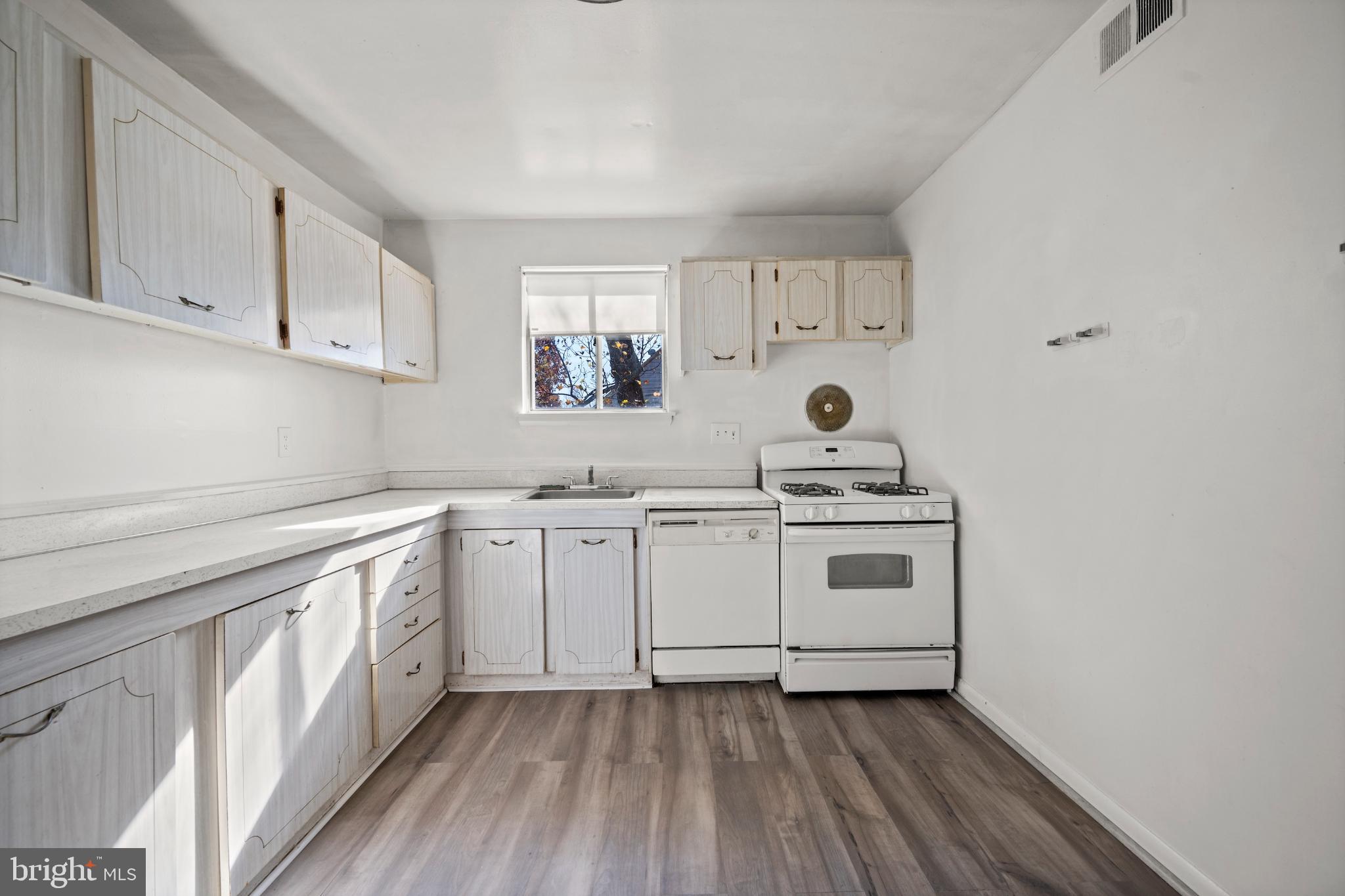 REISTERSTOWN STATION - Residential Lease