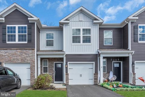 Photo of 19 Katherine Drive, BURLINGTON, NJ 08016 (MLS # NJBL2096874) Photo of 19 Katherine Drive, BURLINGTON, NJ 08016 (MLS # NJBL2096874)