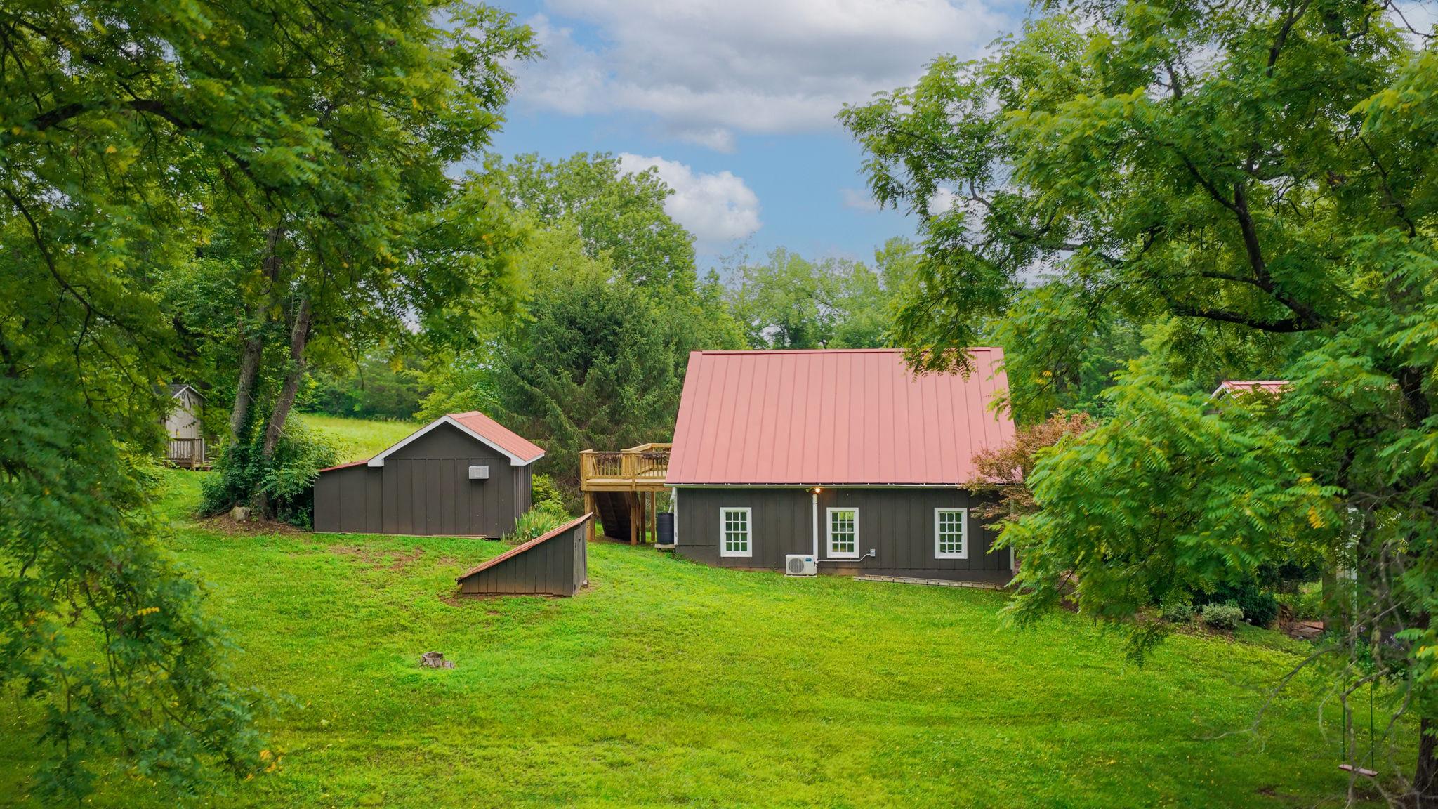 560 RICHMOND ROAD