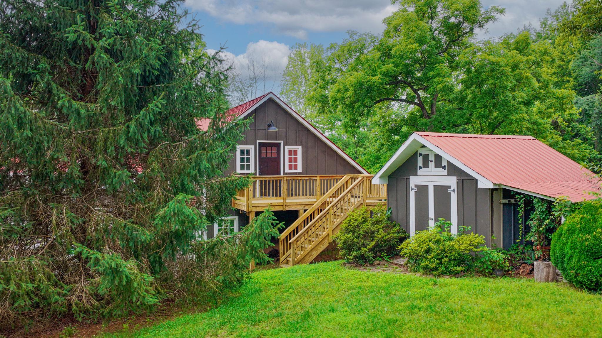 560 RICHMOND ROAD