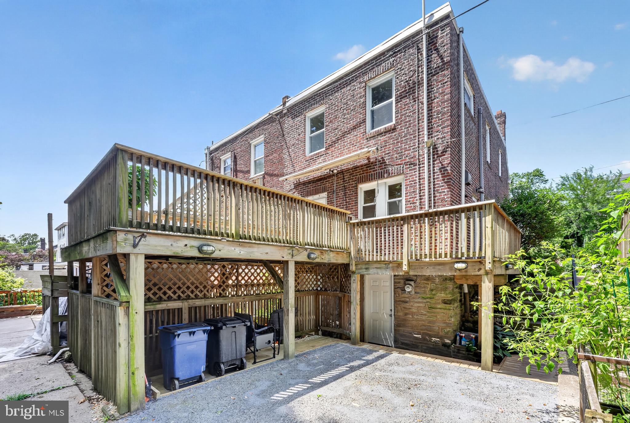 140 ROCHELLE AVENUE