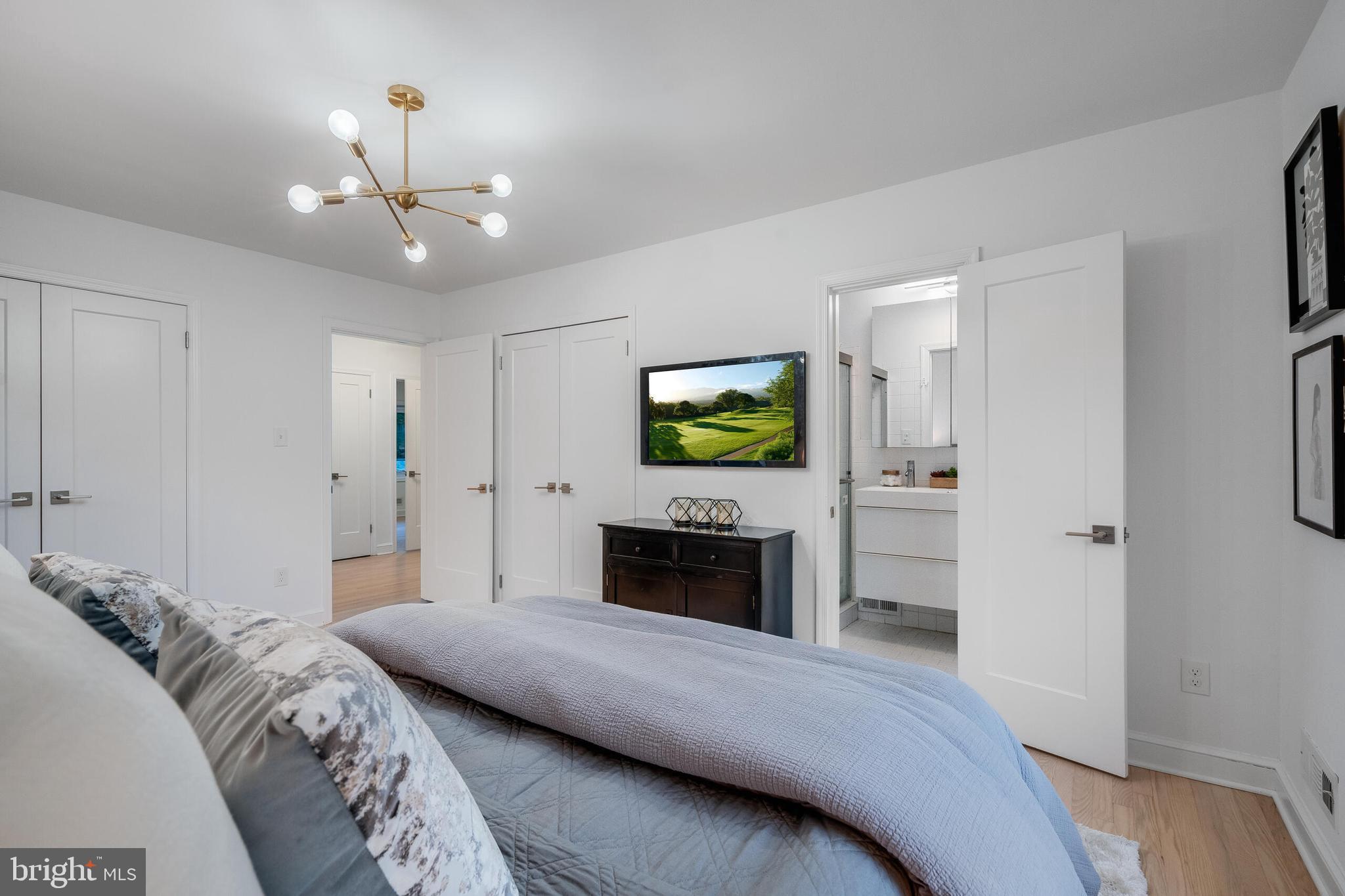 WILLIAMSBURG VILLAGE - Residential