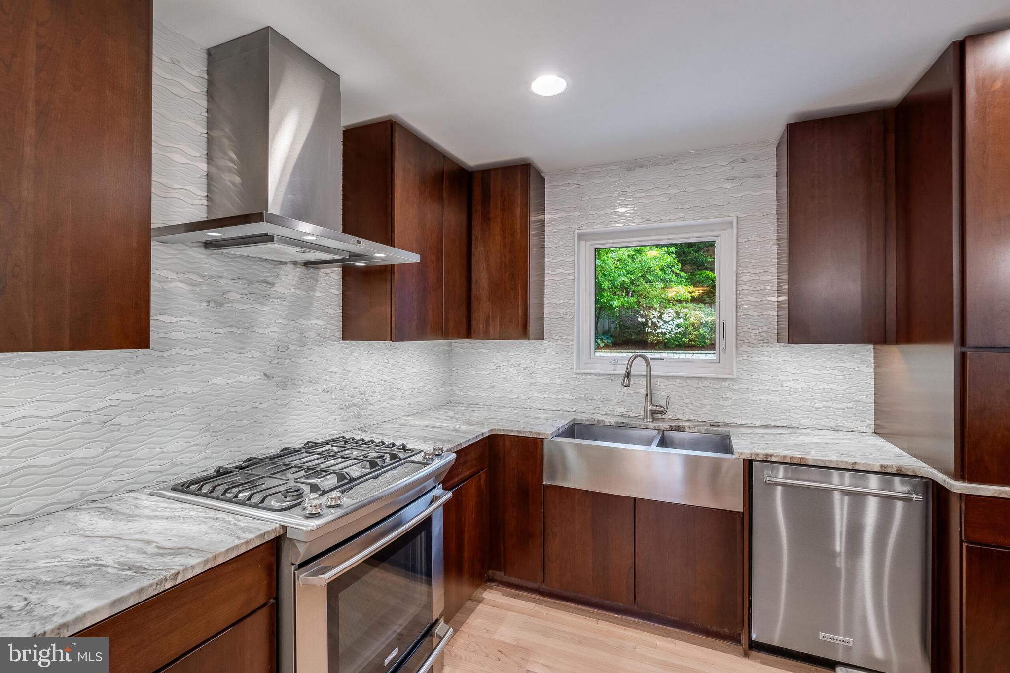 WILLIAMSBURG VILLAGE - Residential