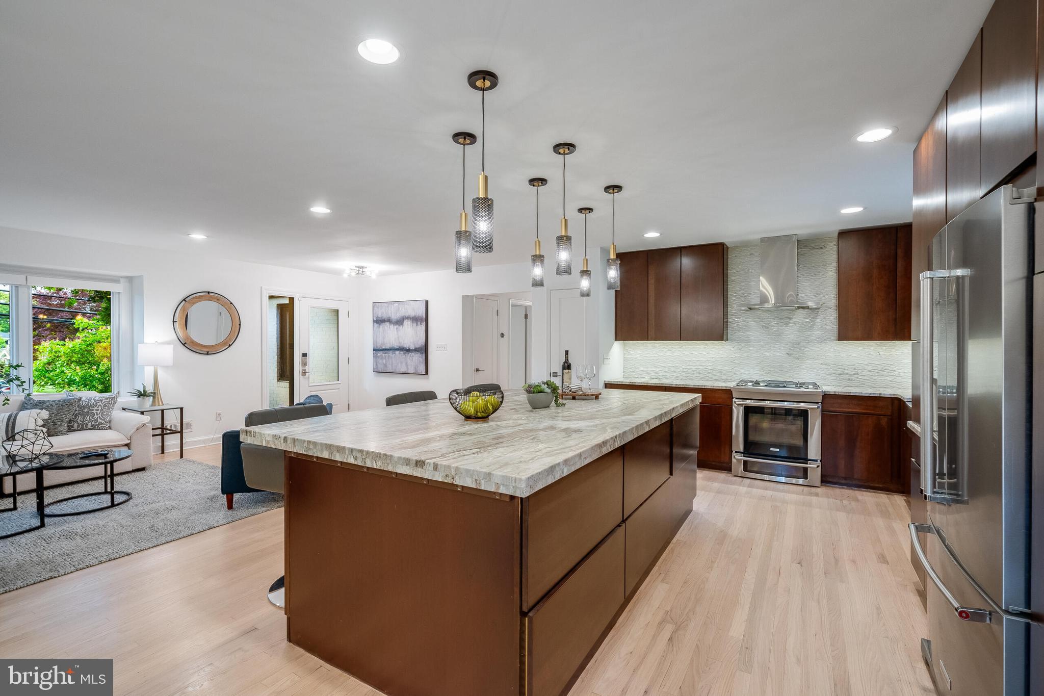 WILLIAMSBURG VILLAGE - Residential